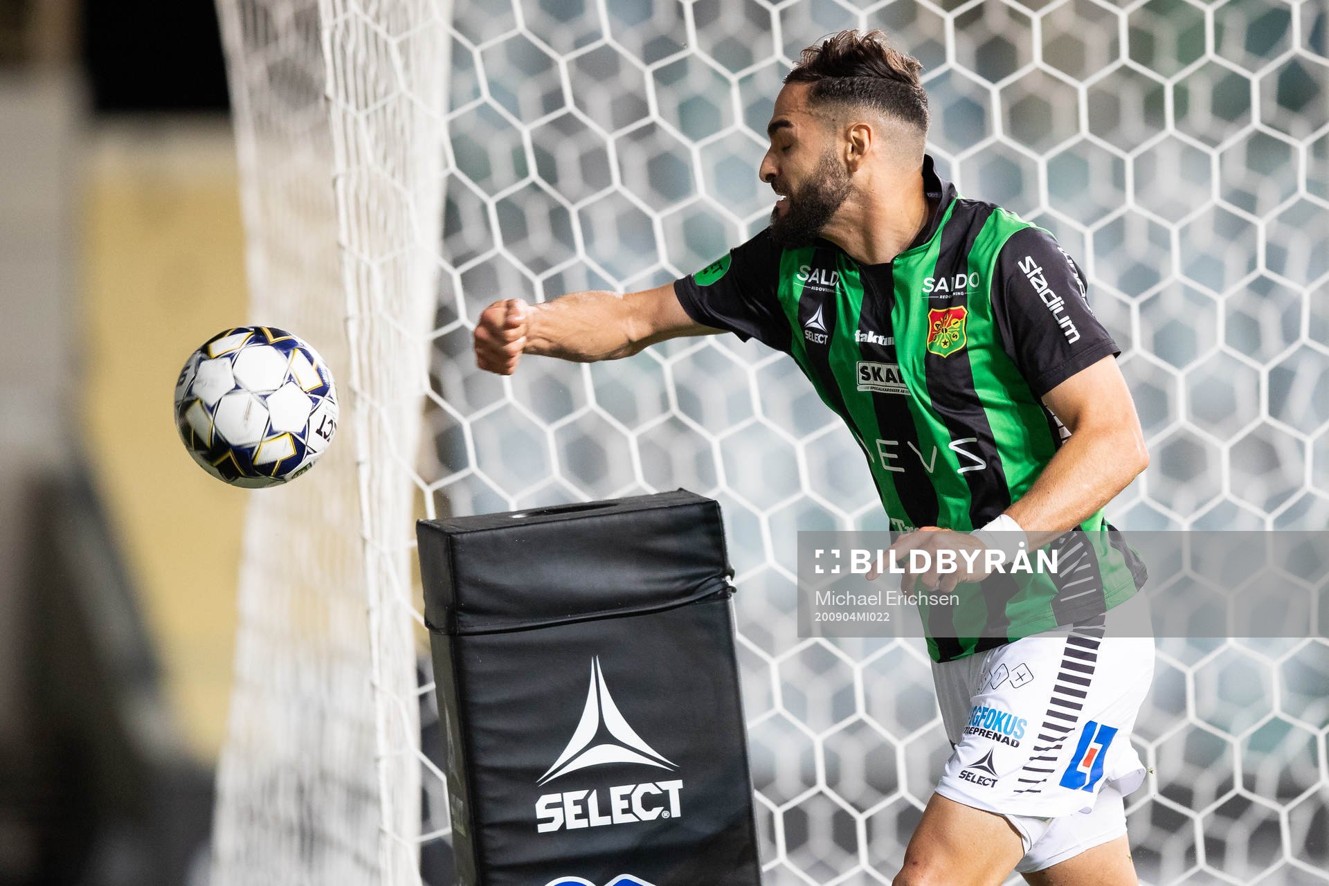 GAIS Mervan Celik slår till reservbollen