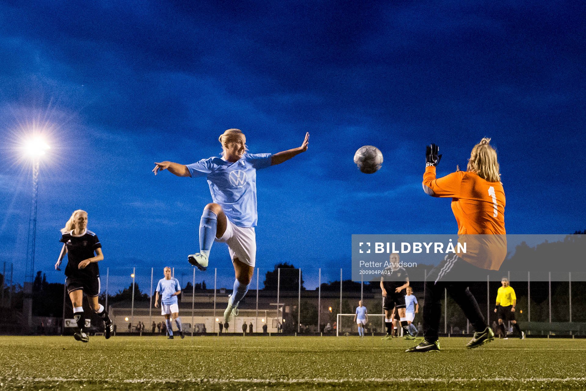 Malmö FFs Caroline Williamsdotter med en målchans mot