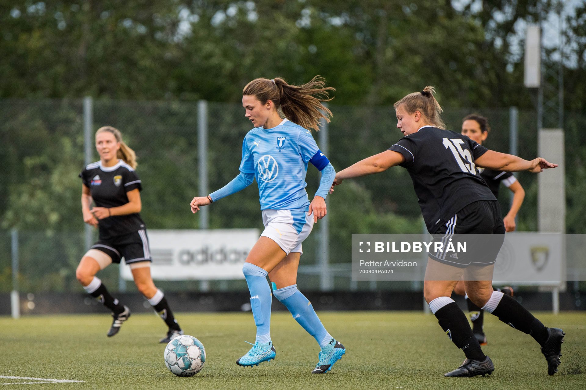 Malmö FFs Saga Fredriksson och Malmö City FCs Felicia