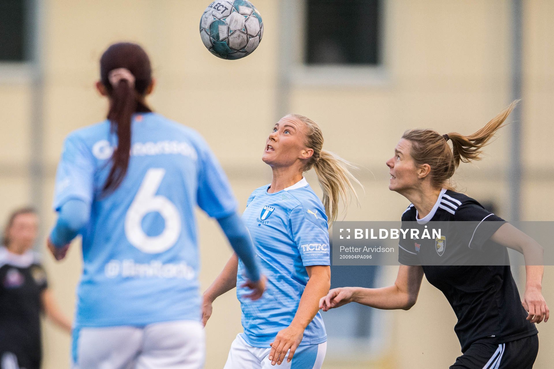 Malmö FFs Madeleine Hejde och Malmö City FCs Sanne