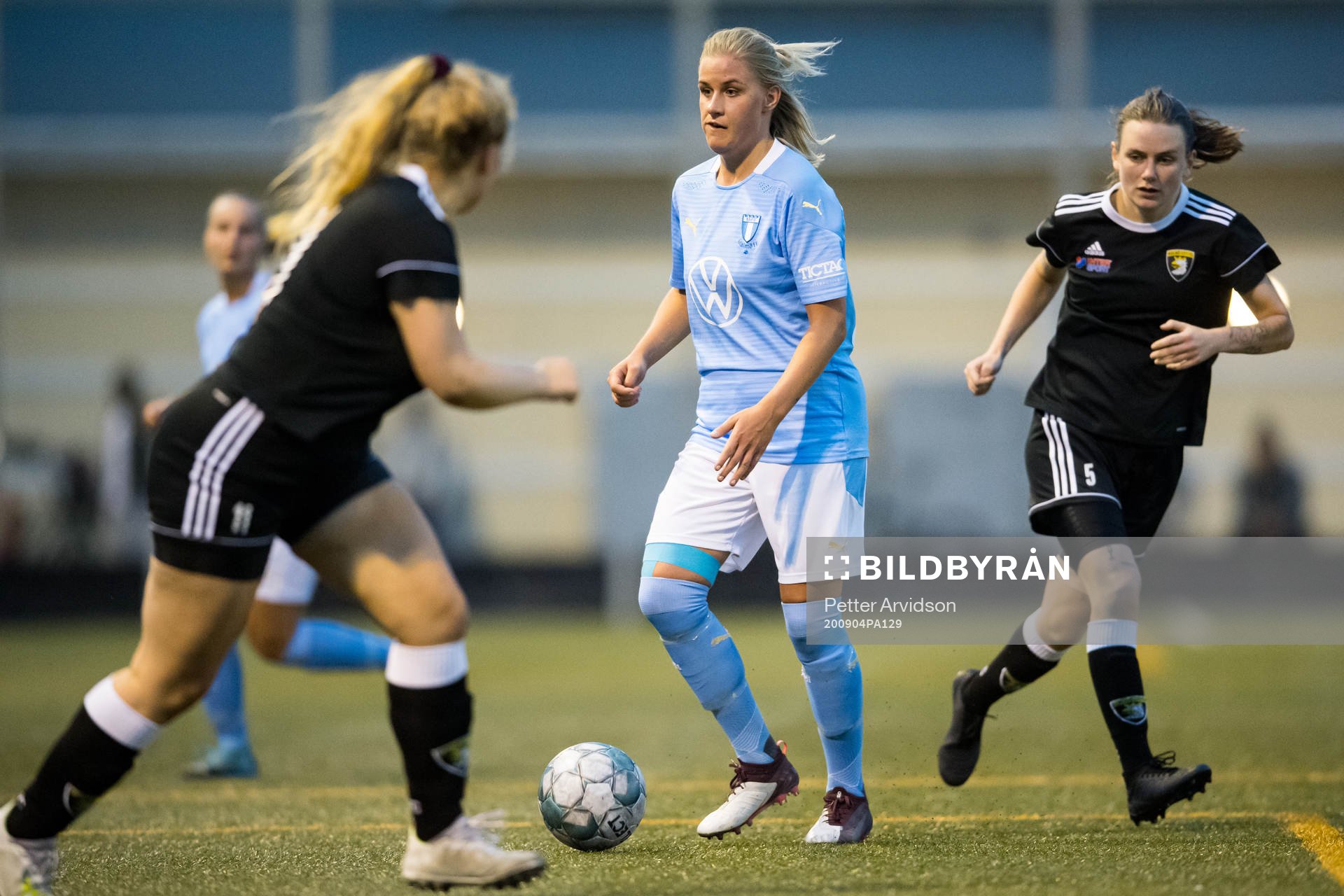 Malmö FFs Emelie Erlandsson och Malmö City FCs Sofia