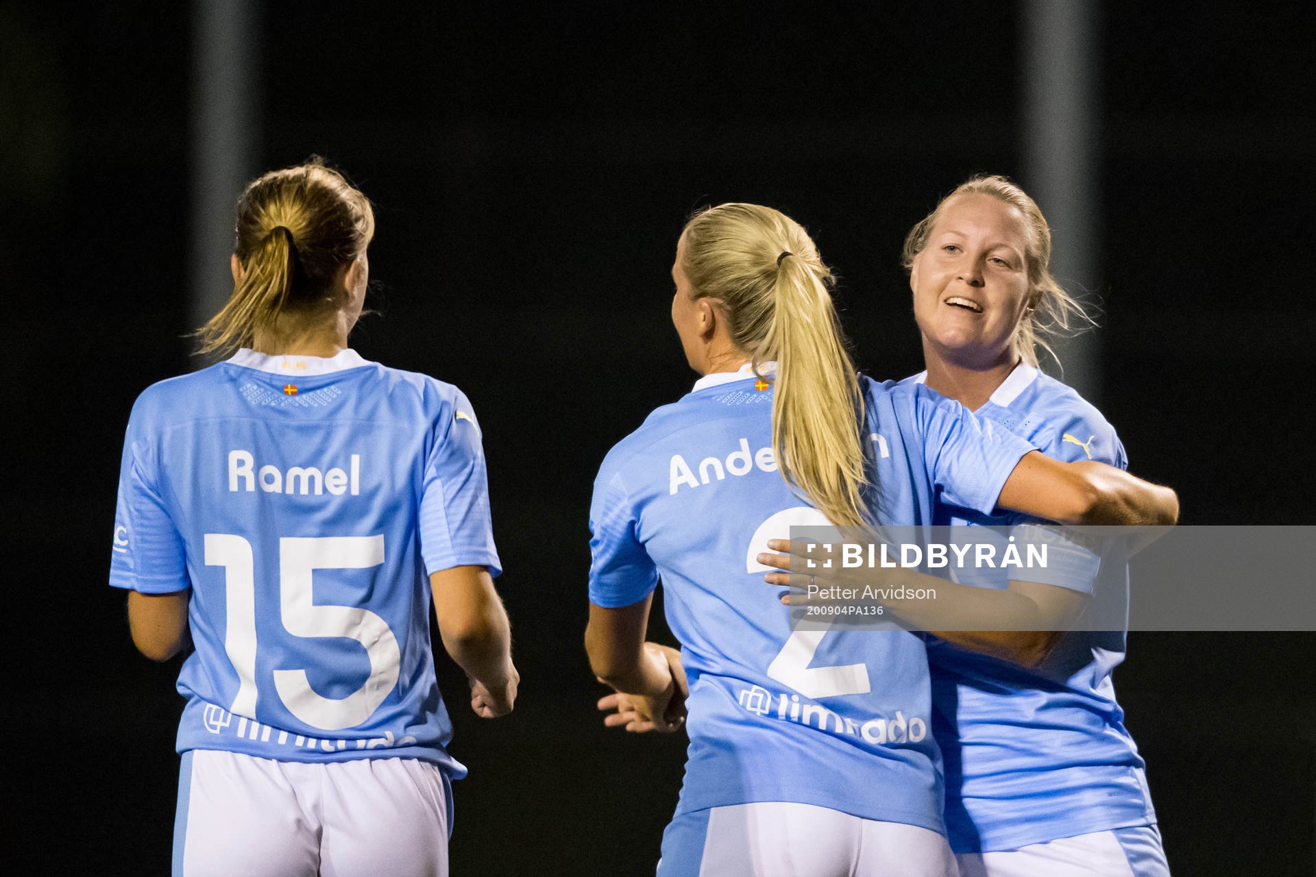 Malmö FFs Caroline Williamsdotter jublar med Beatrice