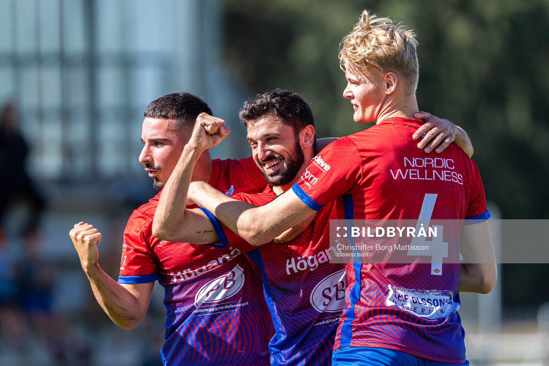 Höganäs Berkman Micoogullari, Radwan Shaker och Jack Blomqvist jublar efter 1-0 under fotbollsmatchen i Division 3 södra mellan Höganäs och Gnosjö den 5 september 2020 i Höganäs.