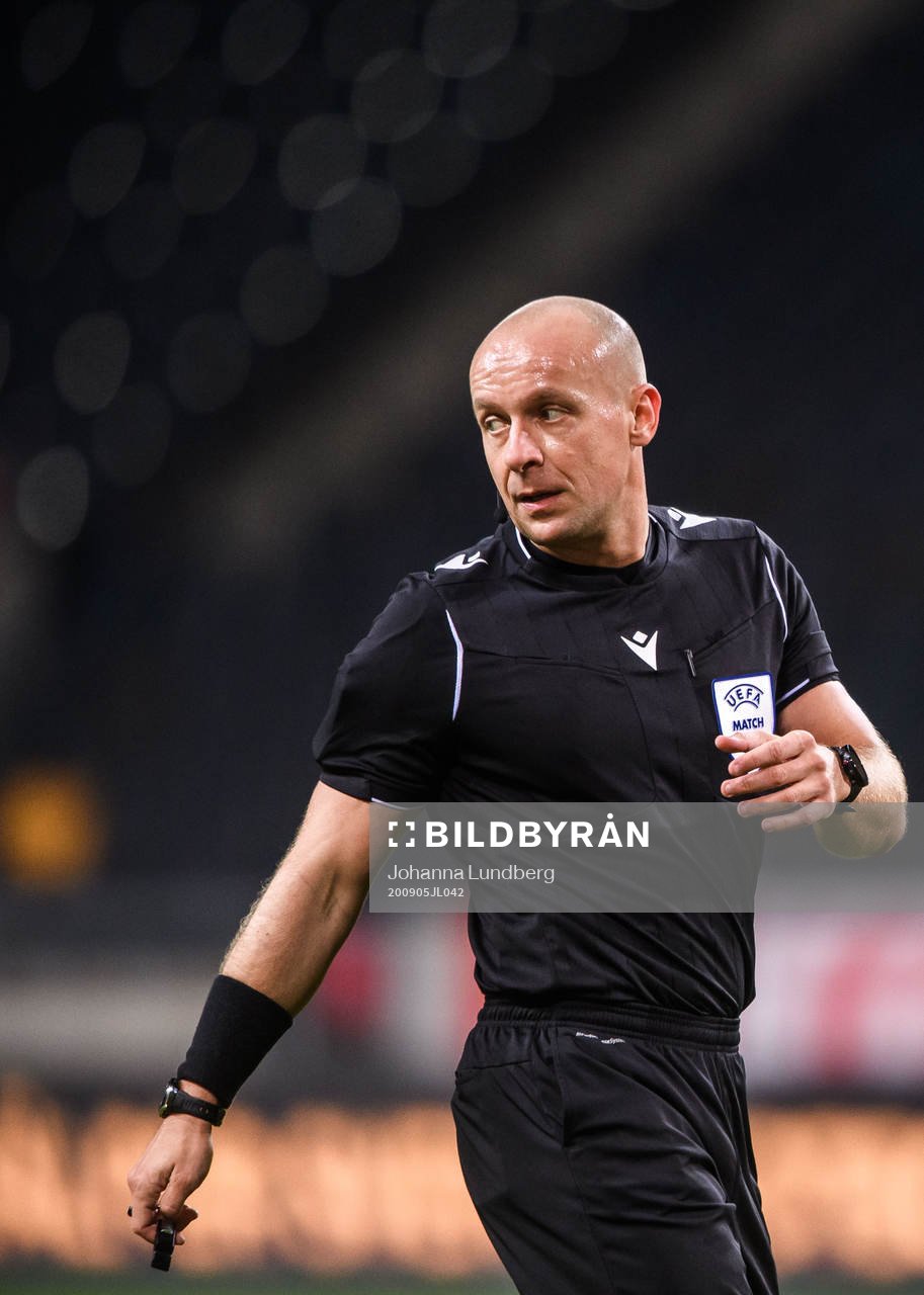 Referee Szymon Marciniak