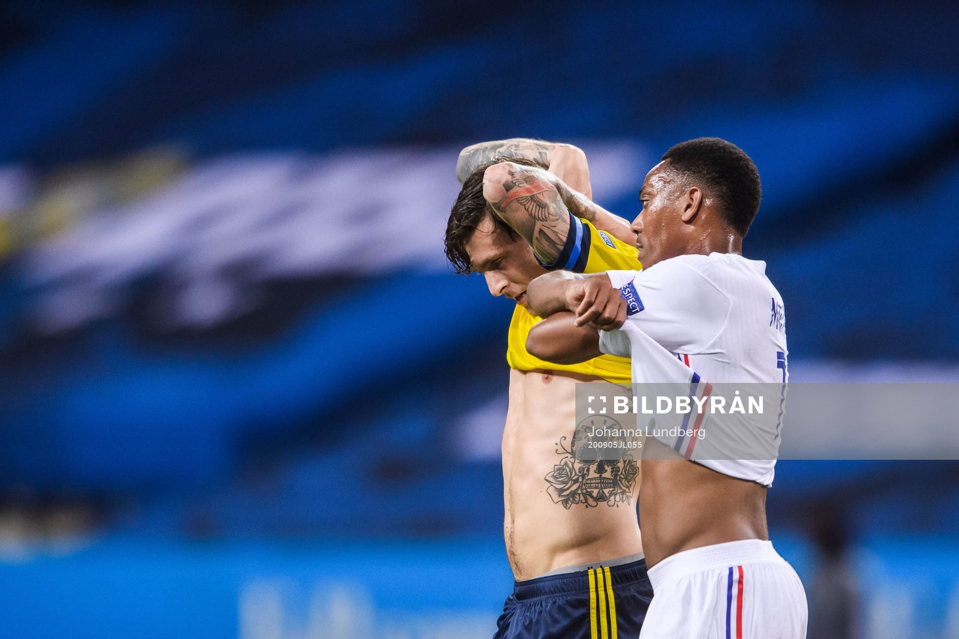 Victor Nilsson Lindelöf of Sweden and Anthony Martial of France exchange their jerseys after the Nations League football match between Sweden and France on September 5, 2020 in Stockholm.