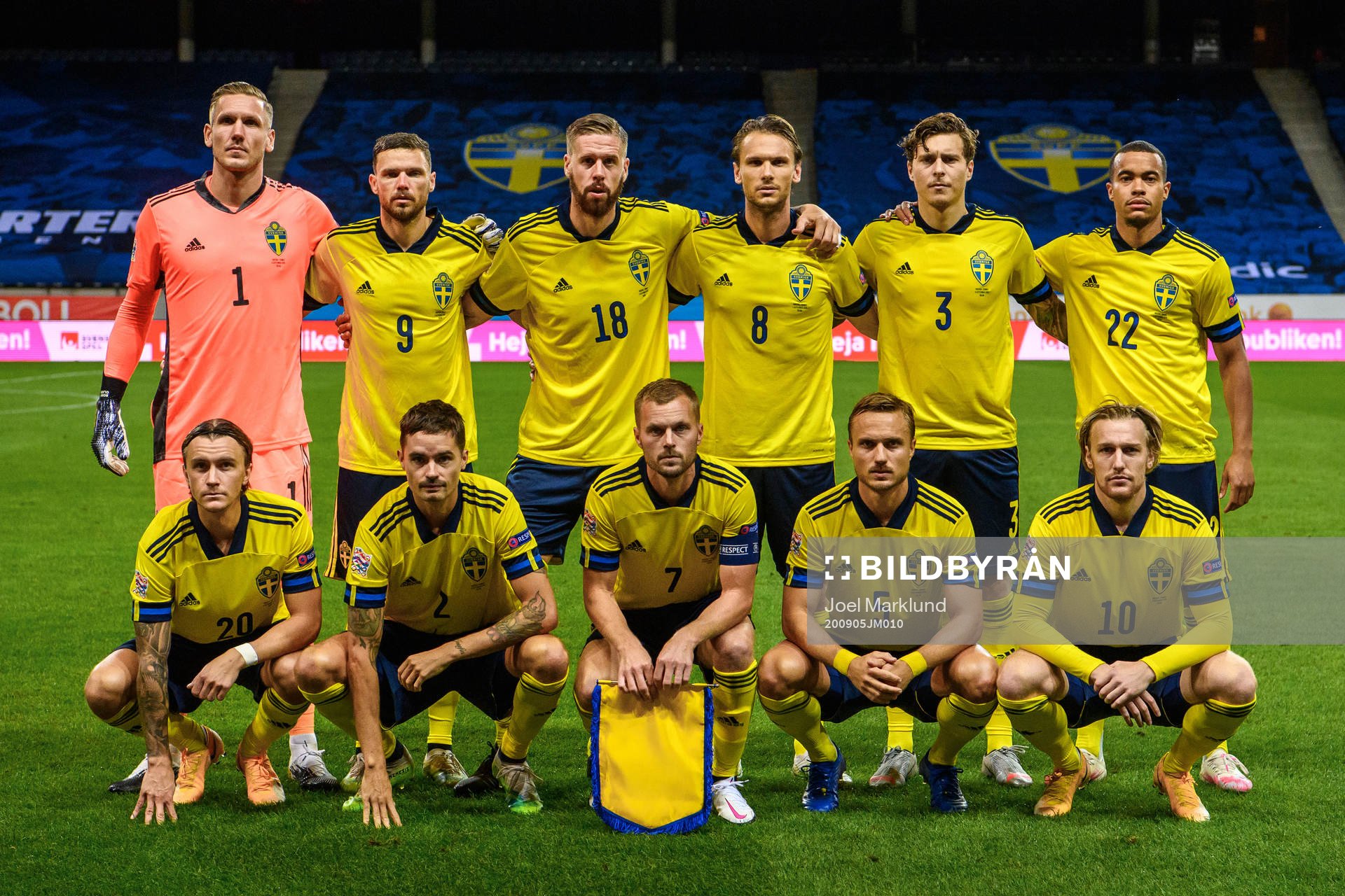 Sweden’s starting eleven pose for a team photo