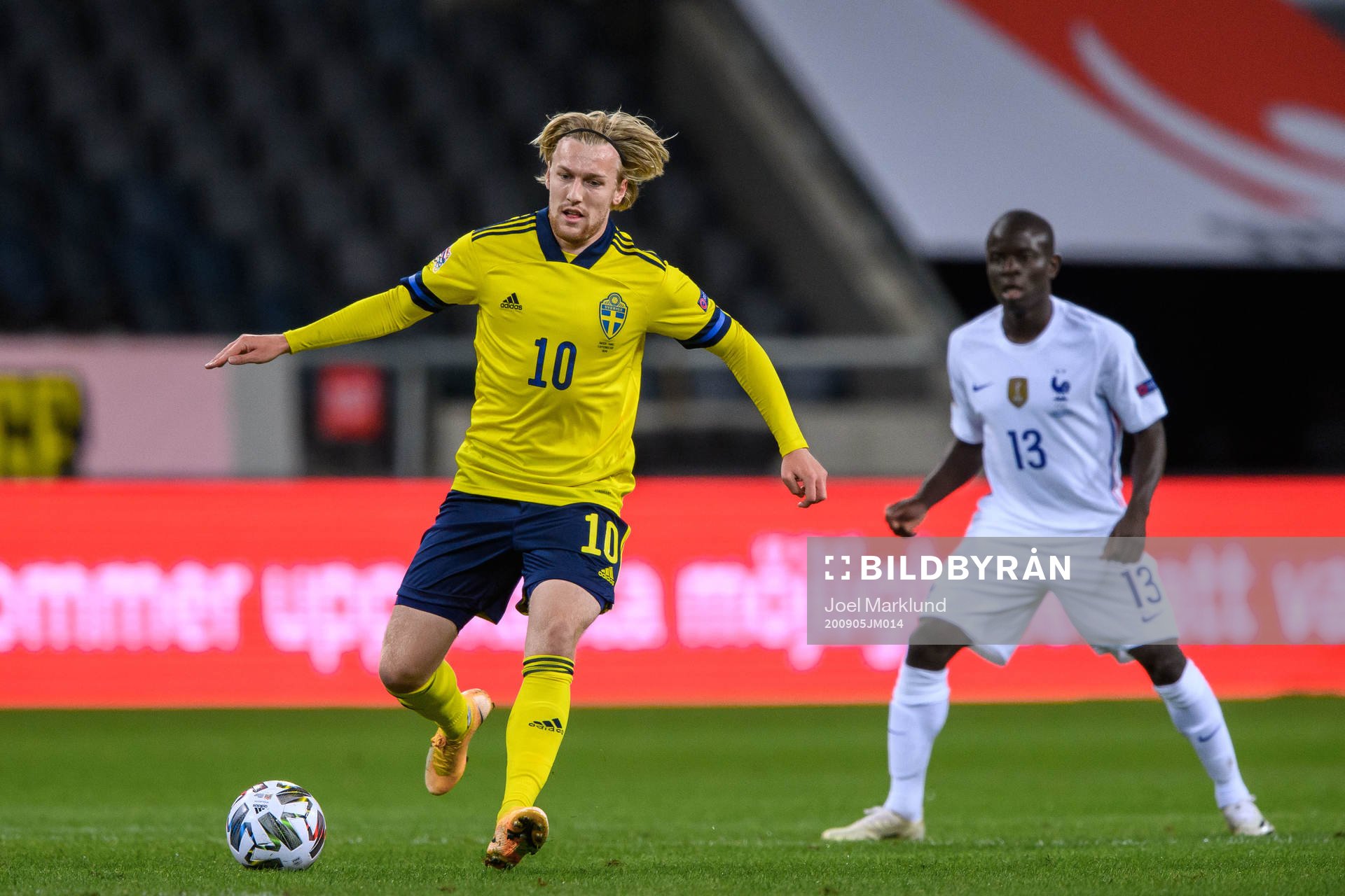 Emil Forsberg of Sweden and N'Golo Kanté of France
