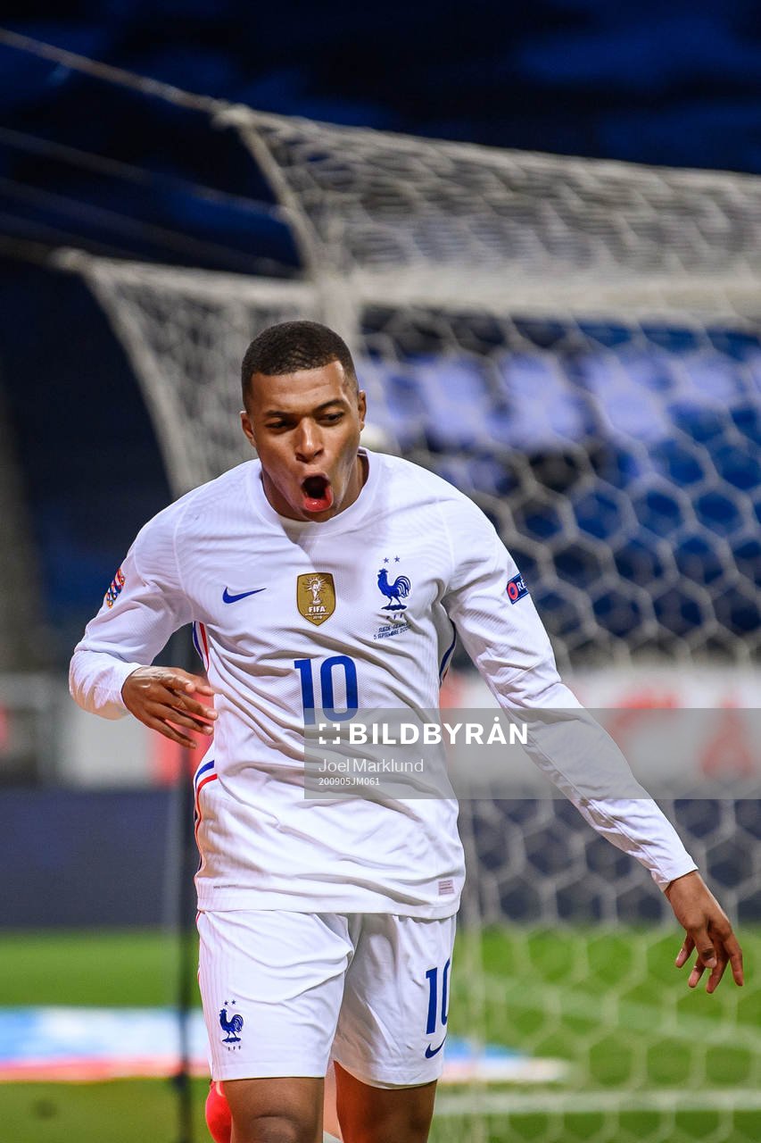 Kylian Mbappé of France celebrates