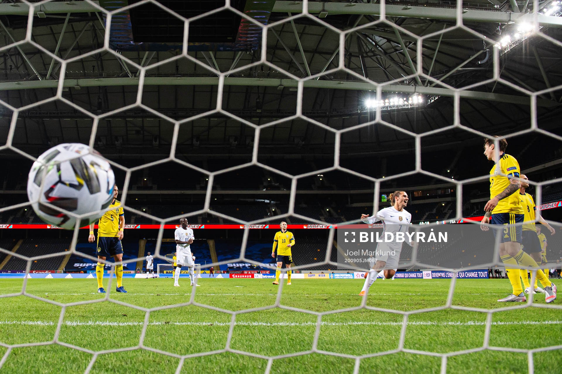 Antoine Griezmann of France celebrates the 0-1 goal from