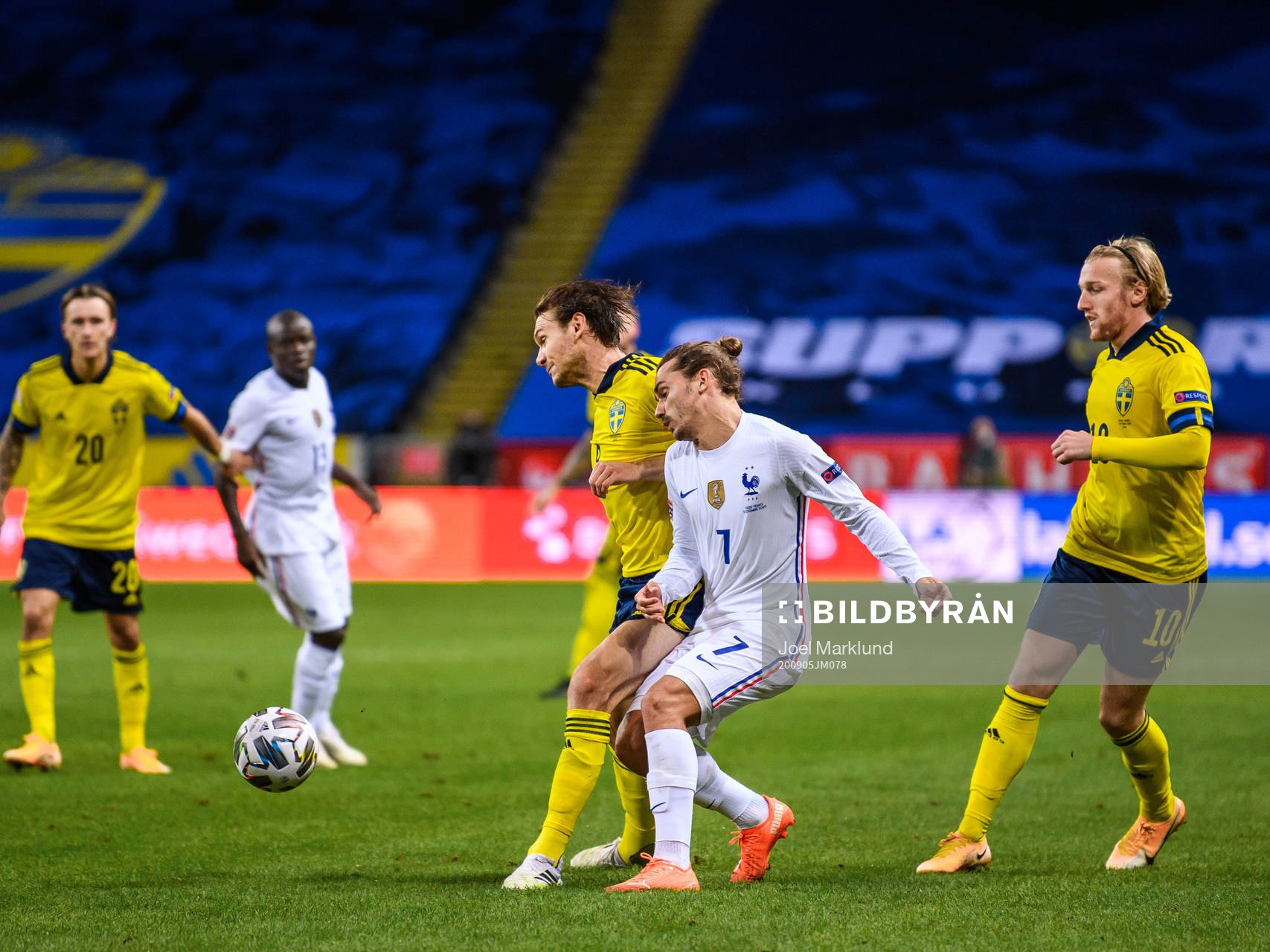 Albin Ekdal and Emil Forsberg of Sweden against Antoine