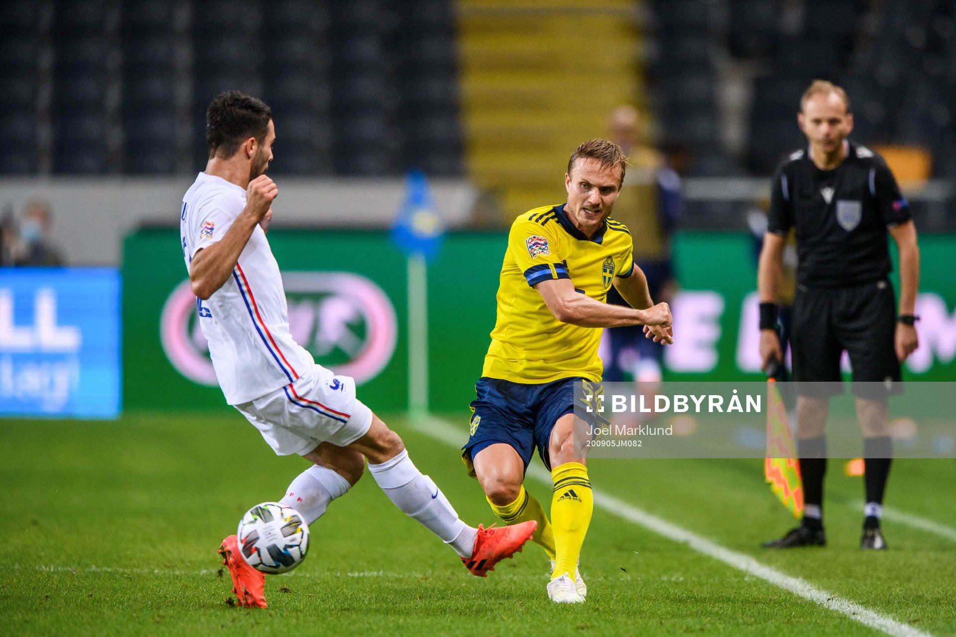 Léo Dubois of France and Pierre Bengtsson of Sweden