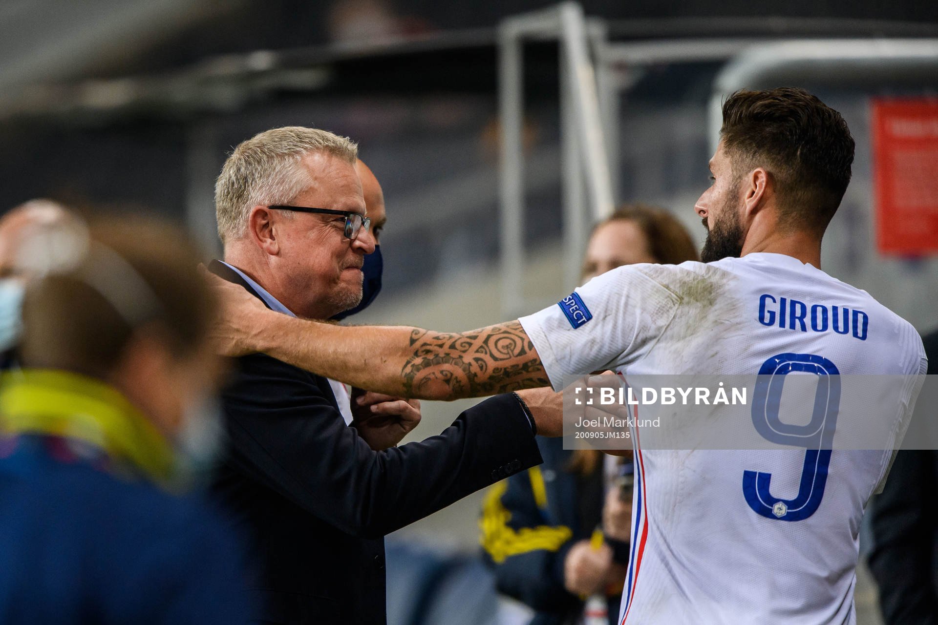 Head coach Janne Andersson of Sweden and Olivier Giroud of
