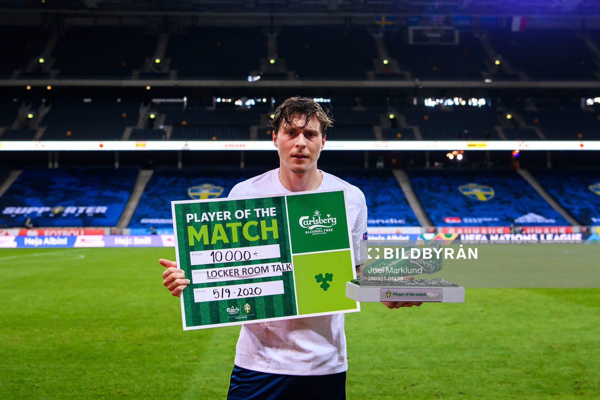 Victor Nilsson Lindelöf of Sweden is awarded ”Player of