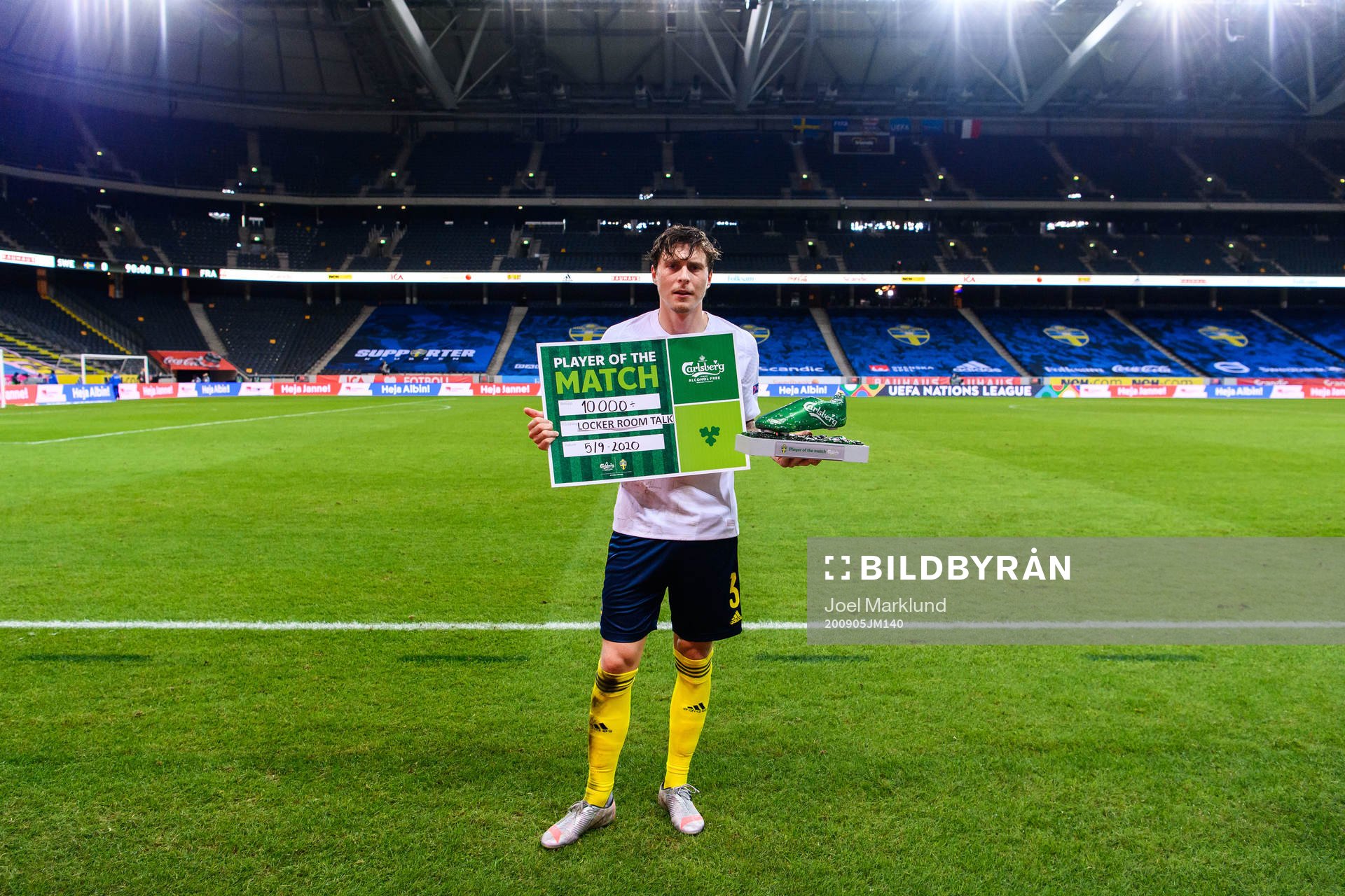Victor Nilsson Lindelöf of Sweden is awarded ”Player of