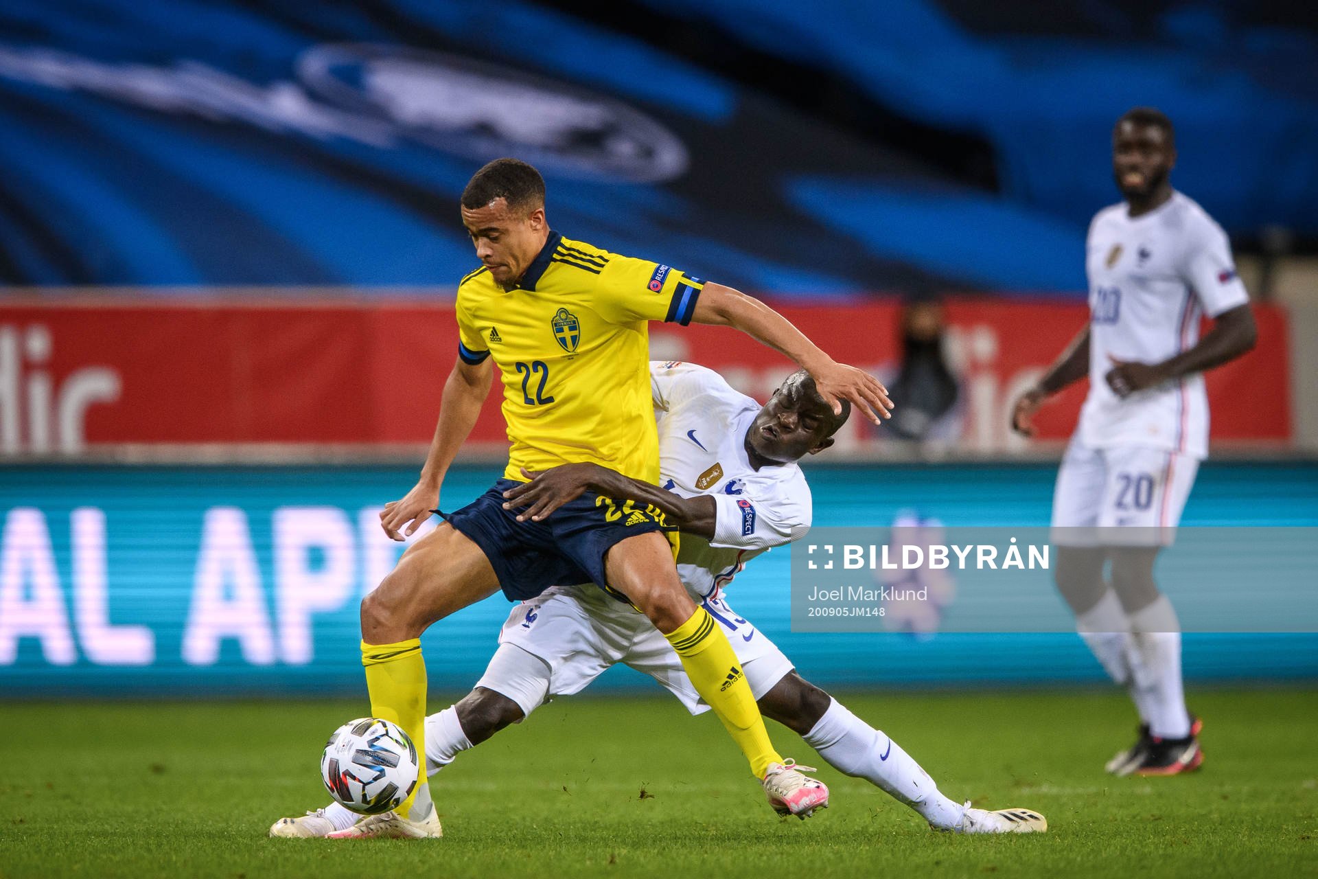 Robin Quaison of Sweden and N'Golo Kanté of France