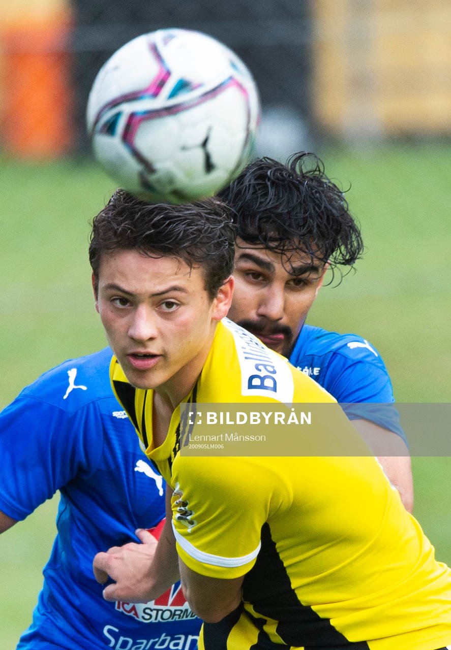 IFK Hässleholms Isak Orajärvi och Nosabys Ameer Naseer i