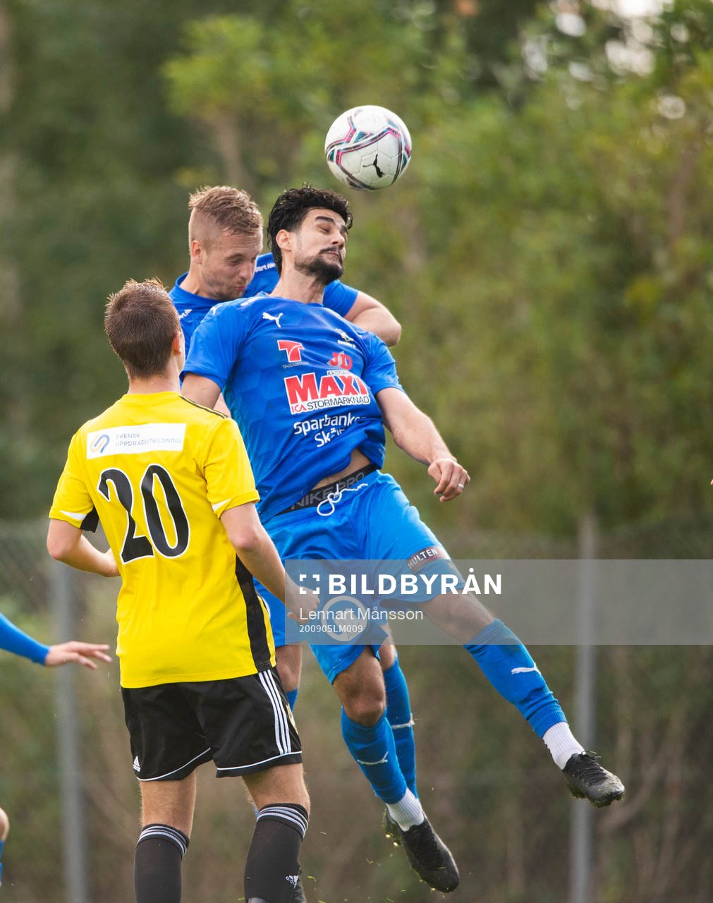 Nosabys Ameer Naseer och Joel Wedenell i matchen mellan