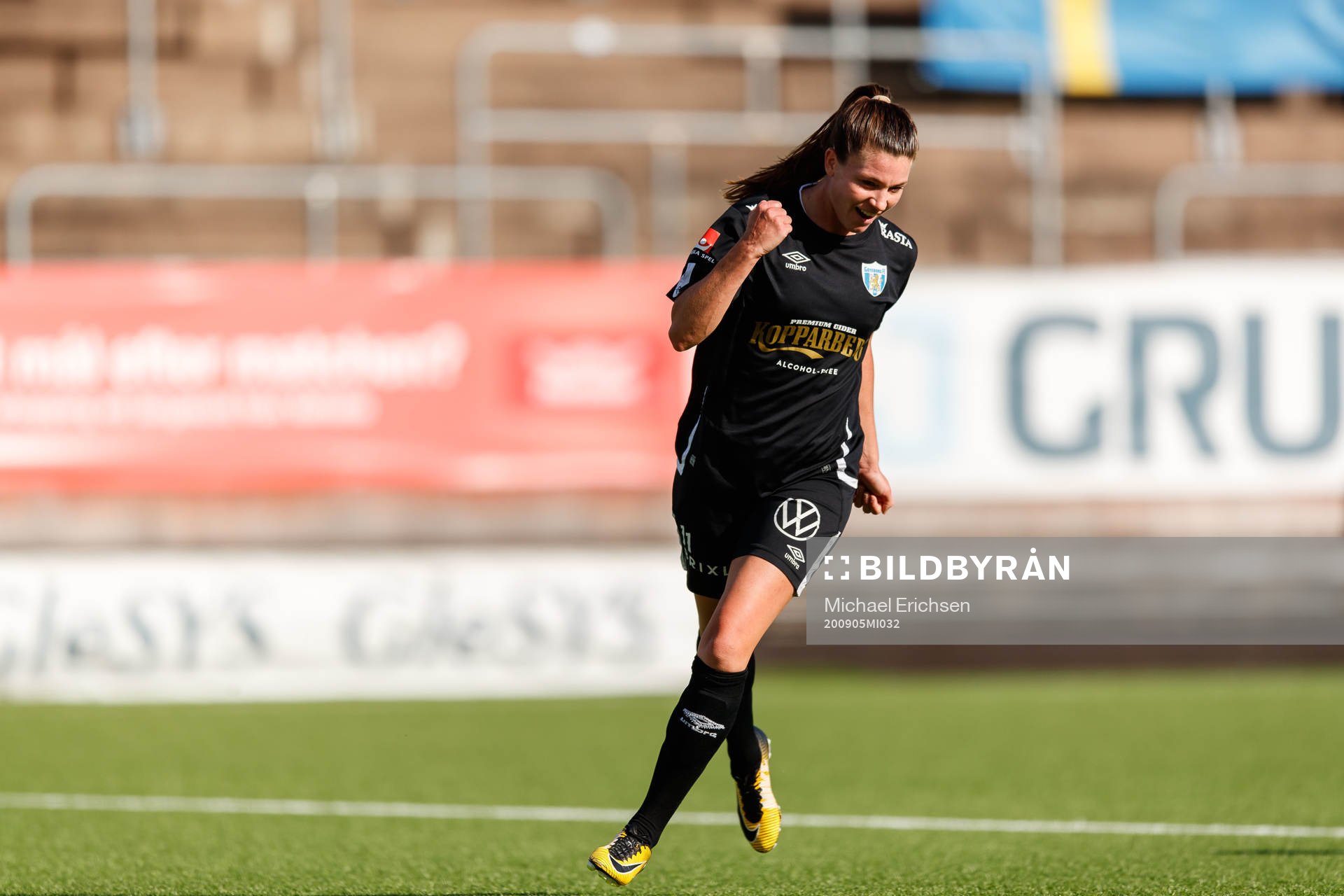 Göteborgs Pauline Hammarlund jublar efter 3-0 under fotbollsmatchen i Damallsvenskan mellan Kopparbergs/Göteborg och Eskilstuna United den 5 september 2020 i Göteborg.
