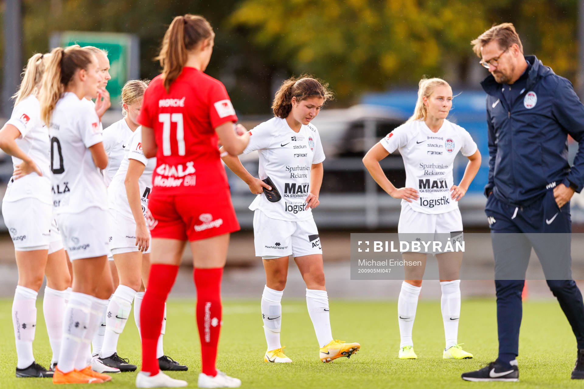 Eskilstunas Loretta Kullashi deppar med lagkamrater