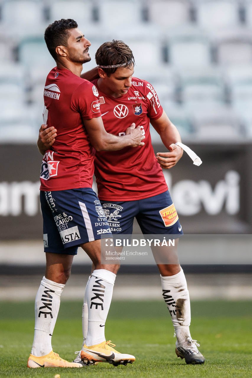 Örgrytes Ailton Jose Almeida jublar med Kevin Ackermann