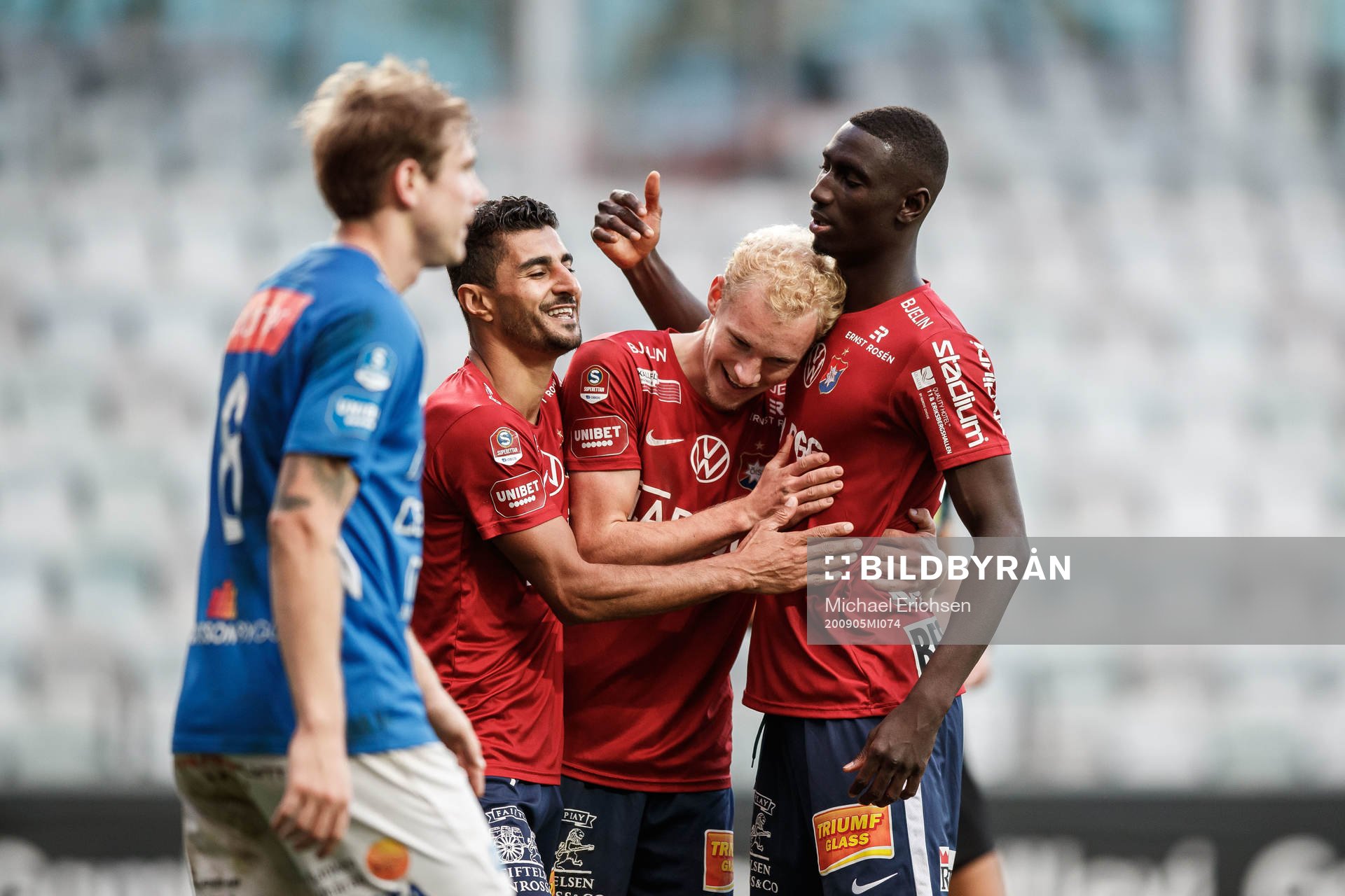 Örgrytes Adam Bergmark Wiberg jublar med Ailton Jose Almeida och Marokhy Ndione efter 2-0 under fotbollsmatchen i Superettan mellan Örgryte och Norrby den 5 september 2020 i Göteborg.