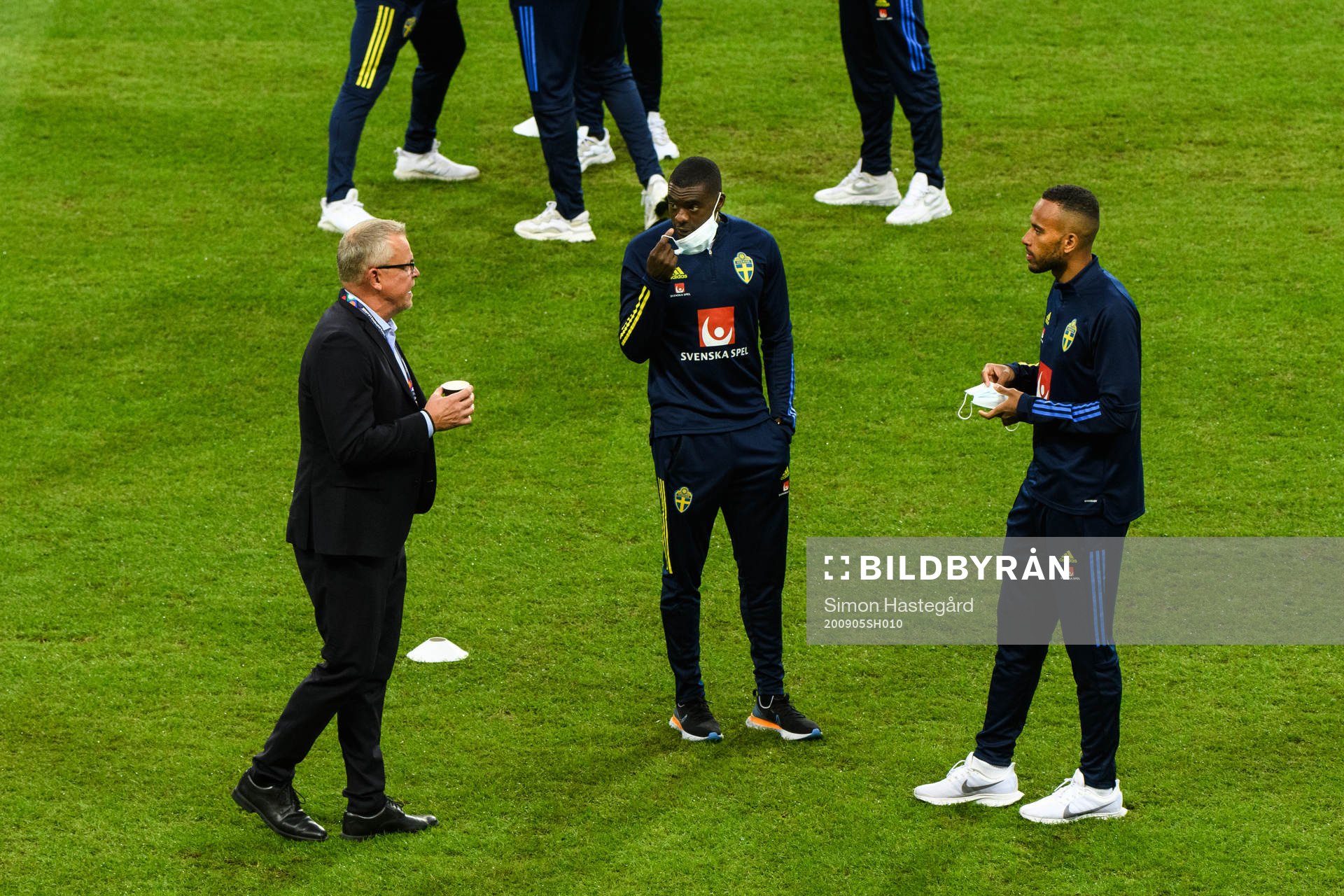 Head coach Janne Andersson, Ken Sema and Isaac Kiese Thelin