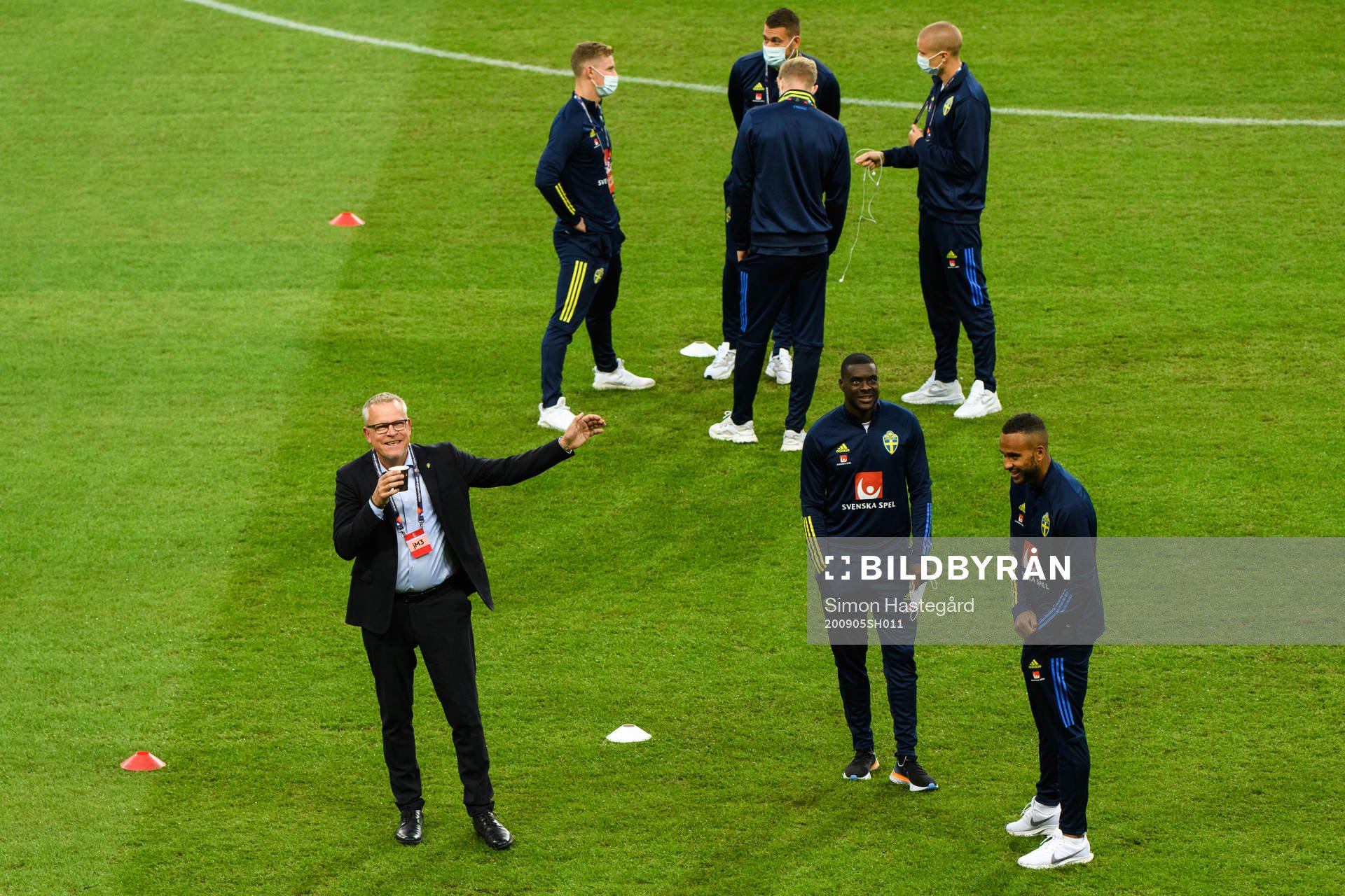 Head coach Janne Andersson, Ken Sema and Isaac Kiese Thelin