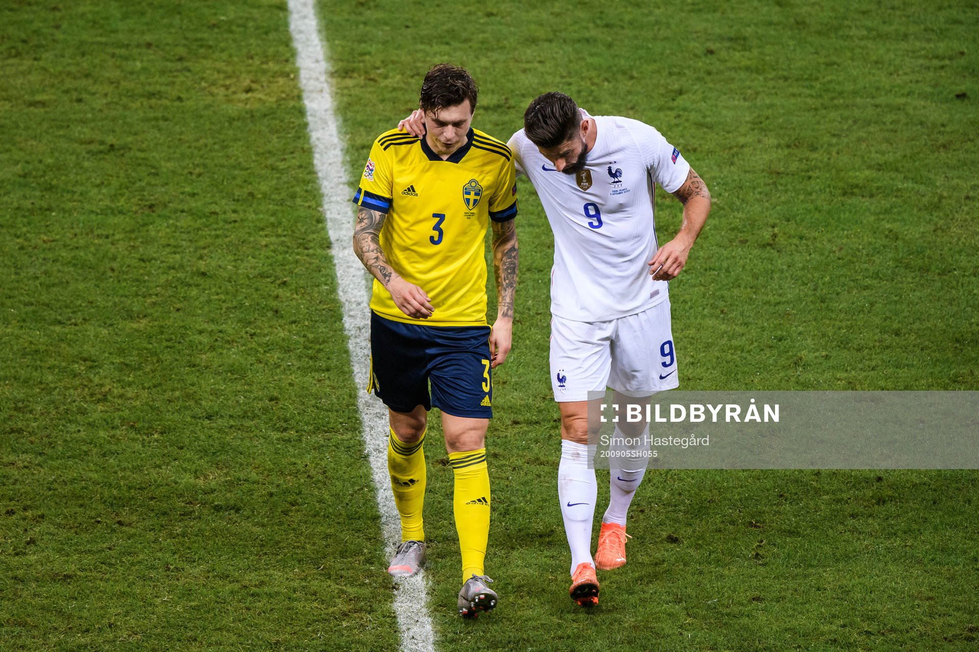 Victor Nilsson Lindelöf of Sweden and Olivier Giroud of