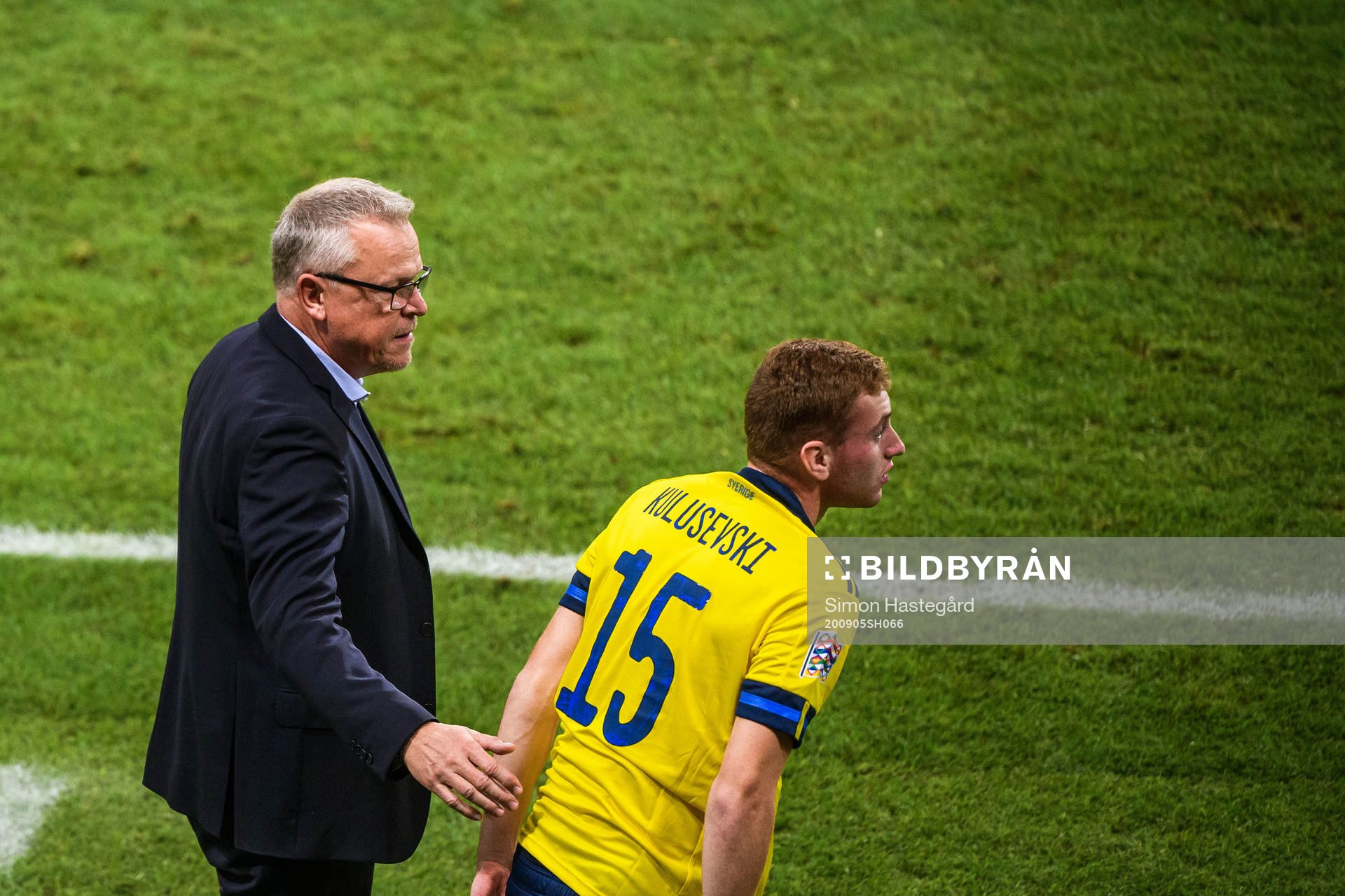 Head coach Janne Andersson and Dejan Kulusevski of Sweden