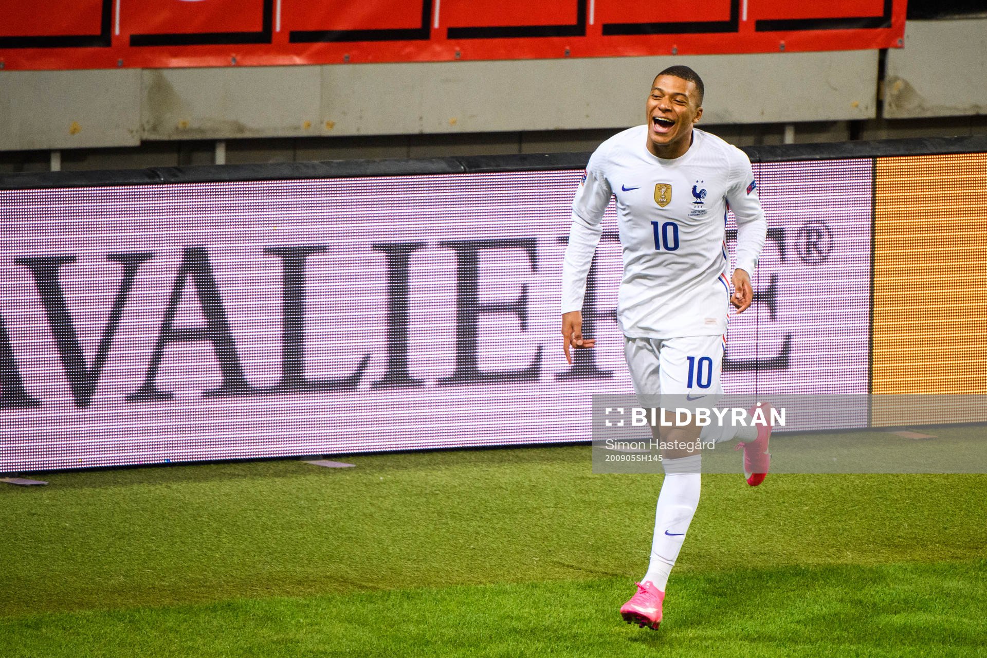 Kylian Mbappé of France celebrates the 0-1 goal