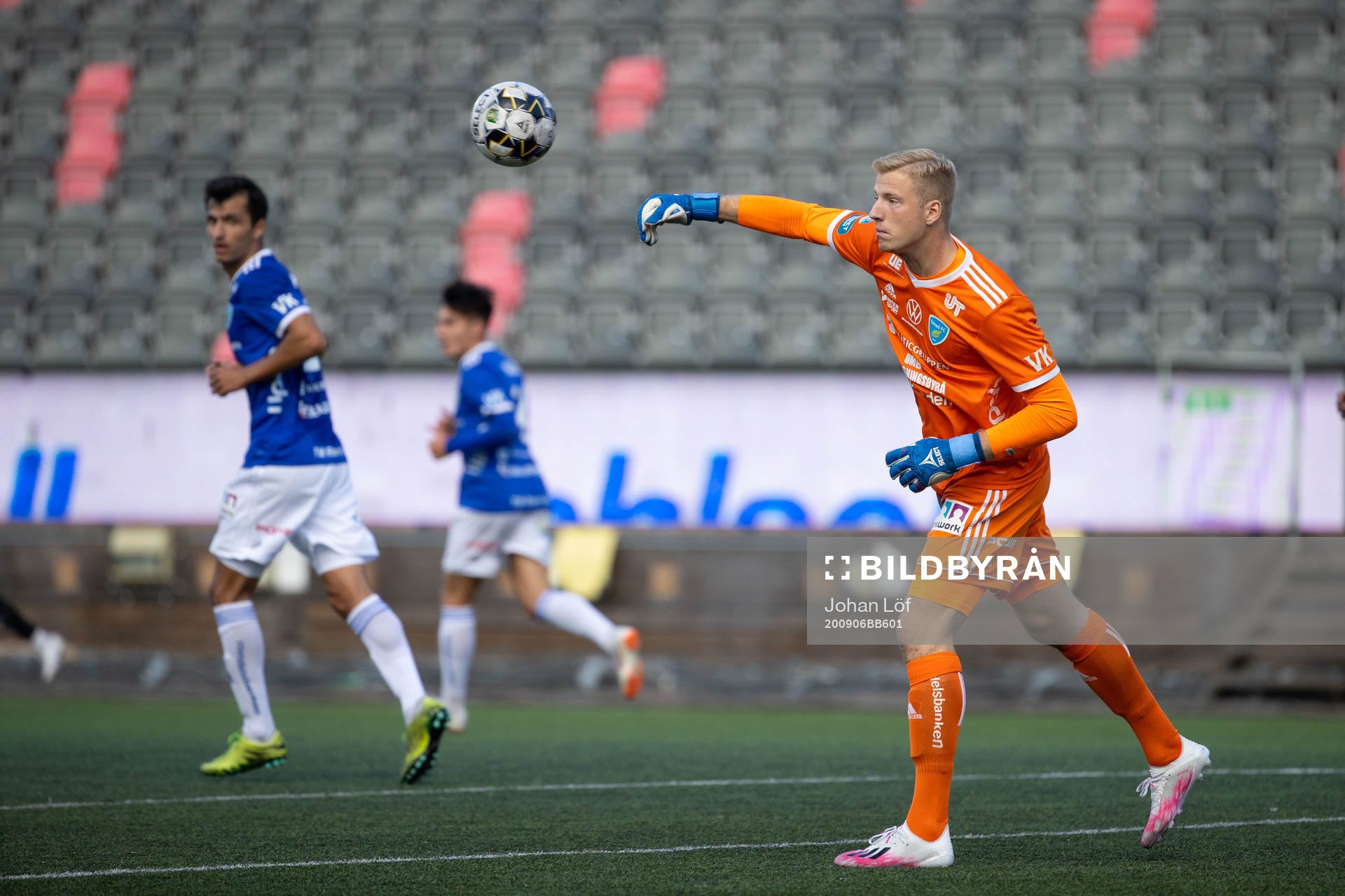 Umeås målvakt Viktor Frodig under fotbollsmatchen i Superettan  mellan Umeå FC och Brage den 6 september 2020 i Umeå.