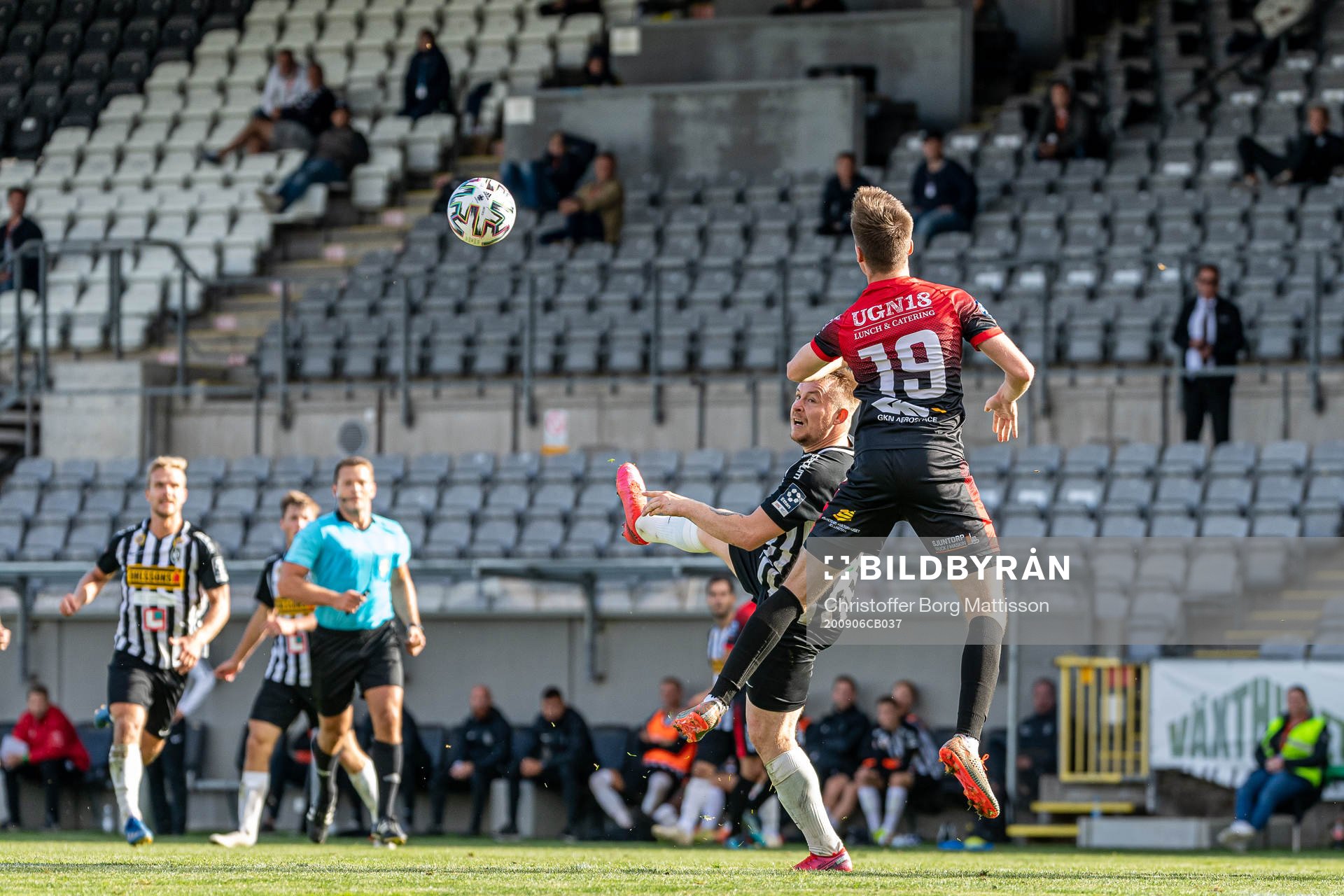 Landskronas Niklas Nielsen i nickduell med en