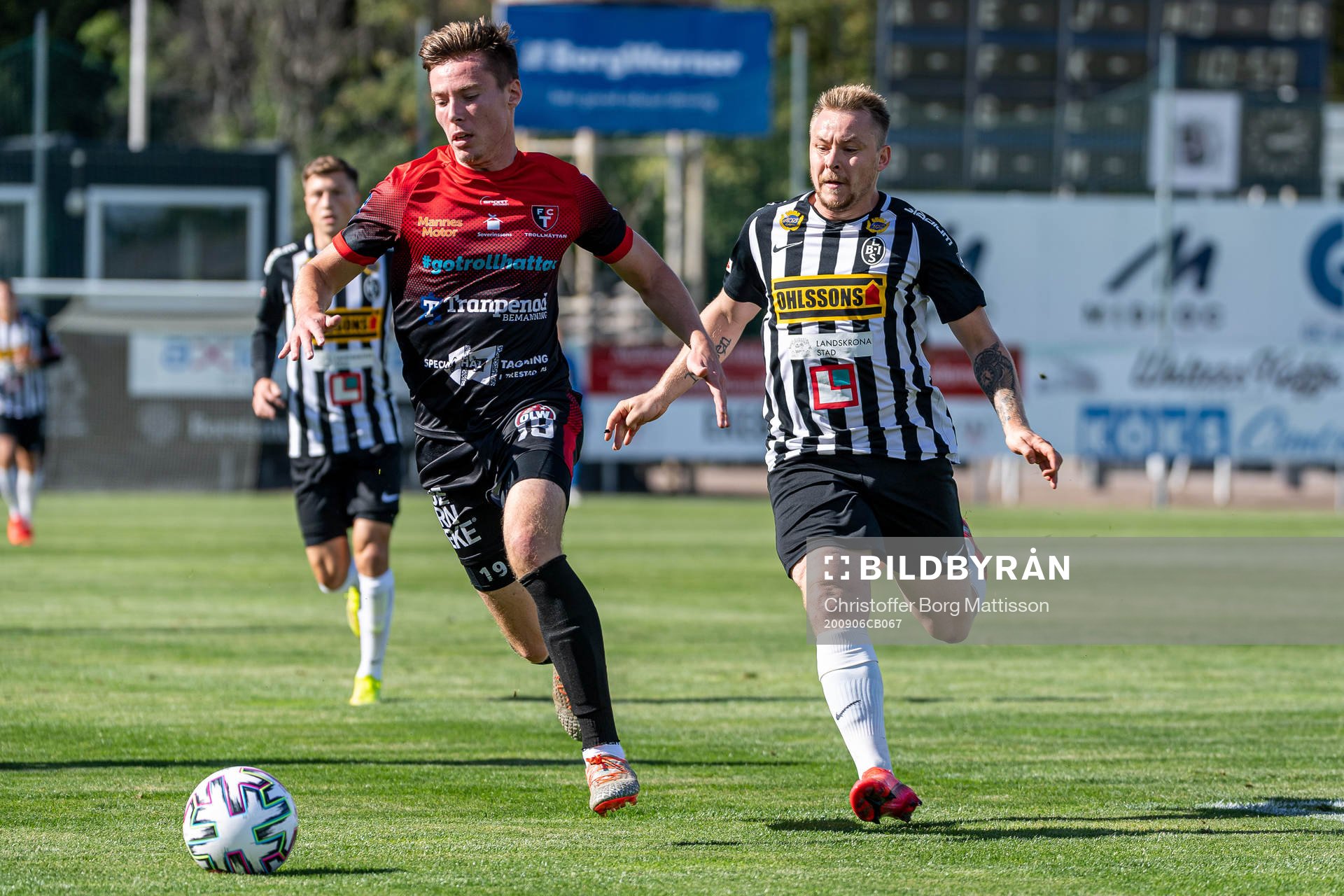 Trollhättans Markus Karlsson och Landskronas Niklas Nielsen
