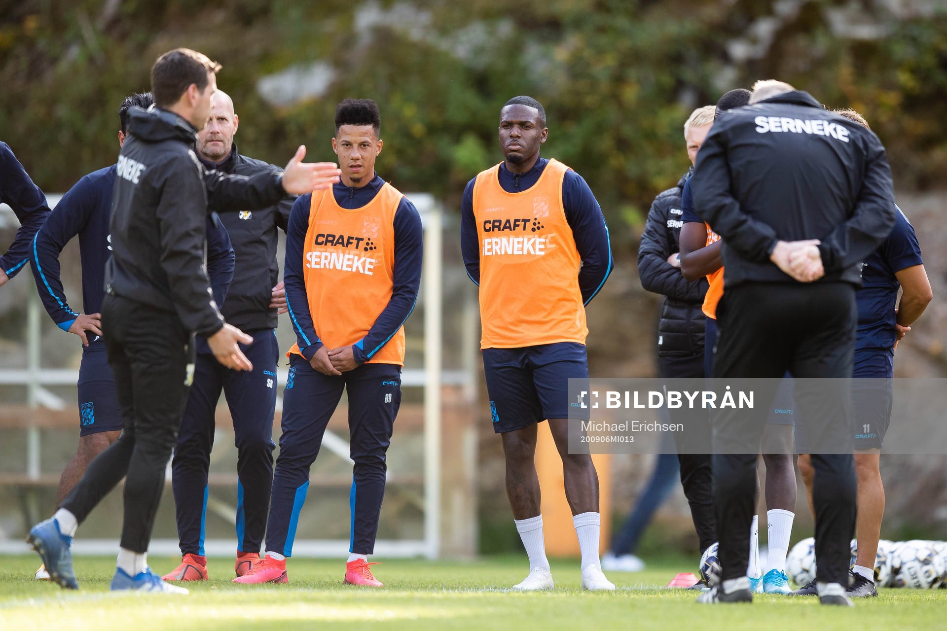 IFK Göteborgs Tobias Sana och Christian Kouakou lyssnar