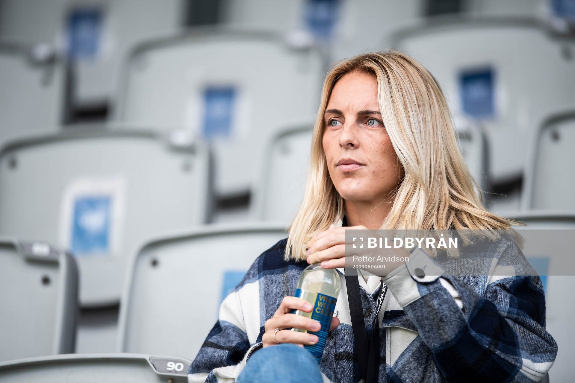 Rosengårds Mimmi Larsson på läktaren