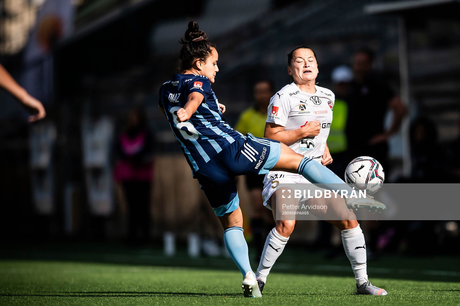 Djurgårdens Malin Diaz och Rosengårds Alexandra Lowe Riley