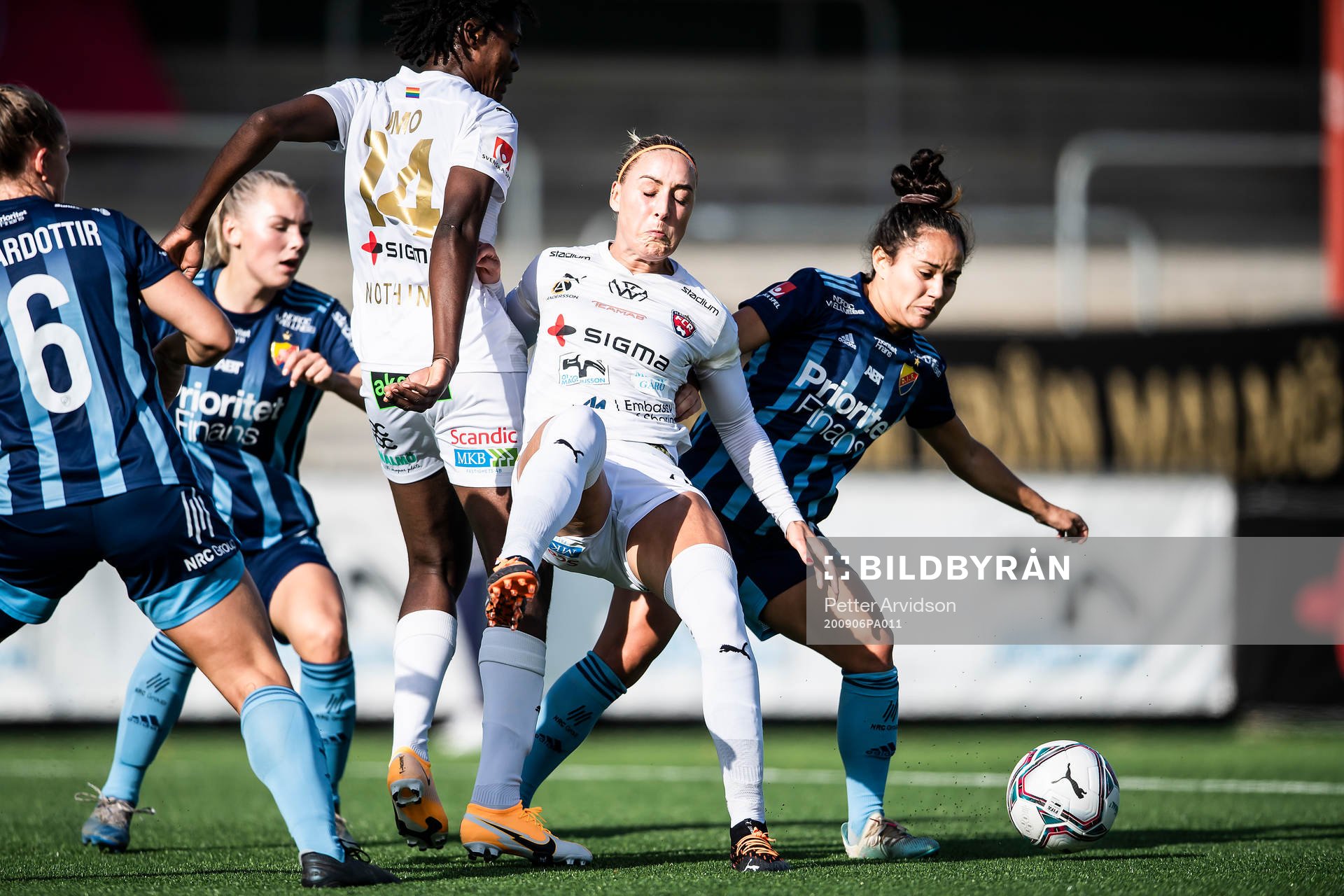 Rosengårds Anam Imo och Sanne Troelsgaard mot Djurgårdens Malin Diaz under fotbollsmatchen i Damallsvenskan mellan FC Rosengård och Djurgården den 6 september 2020 i Malmö.