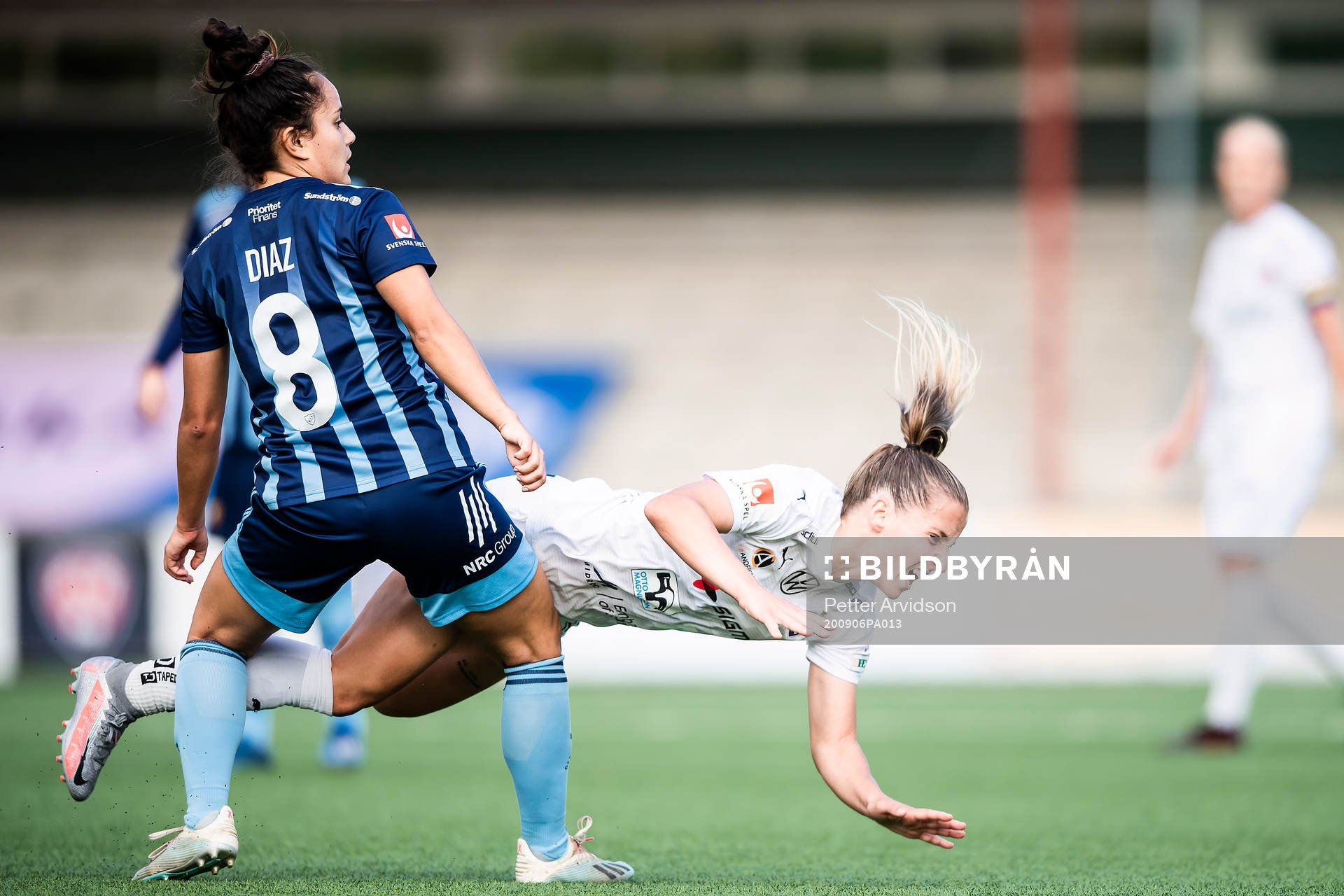 Djurgårdens Malin Diaz och Rosengårds Jelena Cankovic