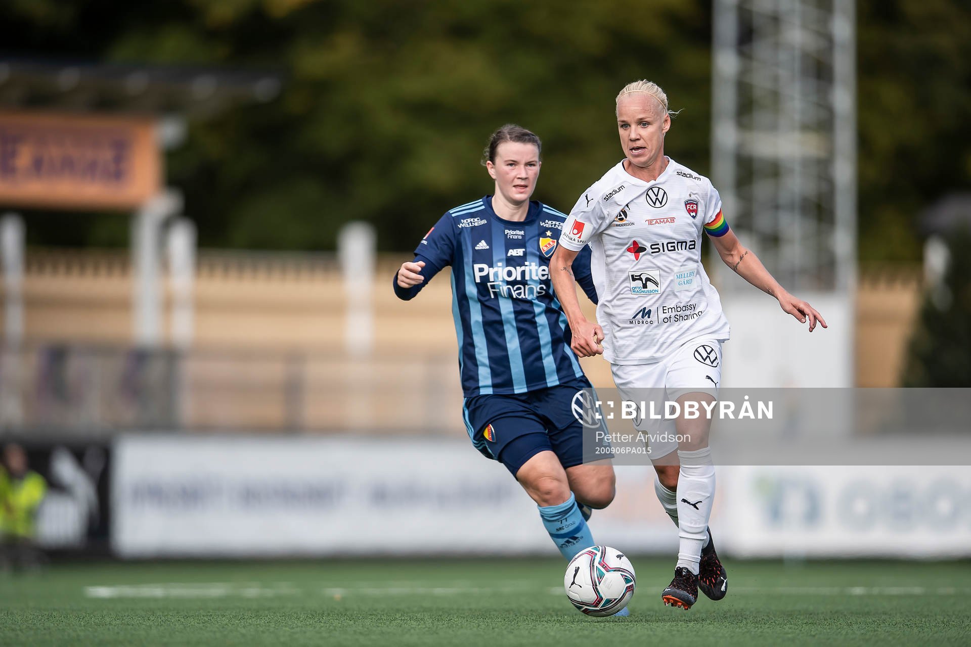 Djurgårdens Frida Boriero och Rosengårds Caroline Seger