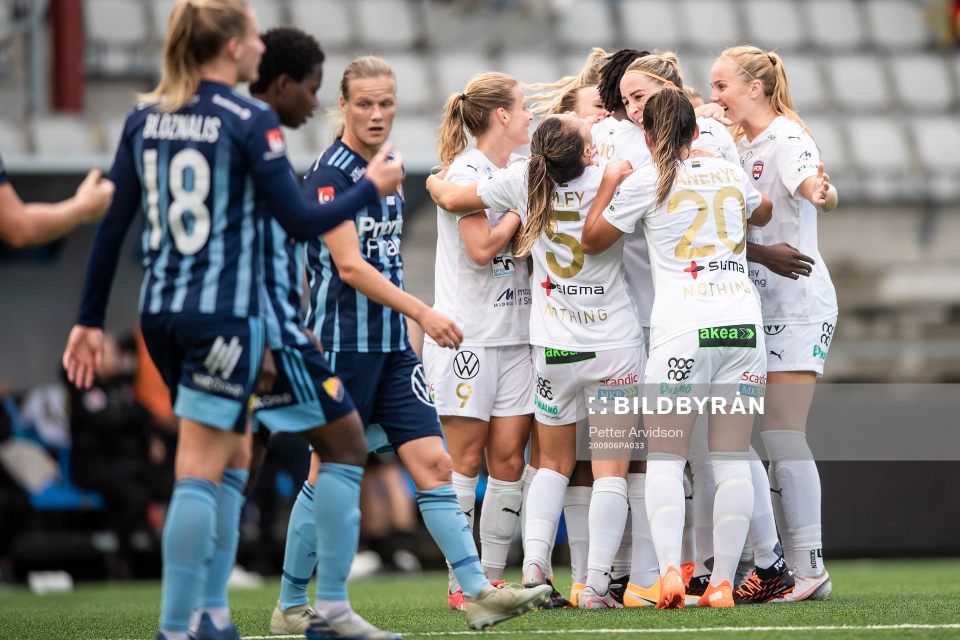 Rosengårds spelare jublar