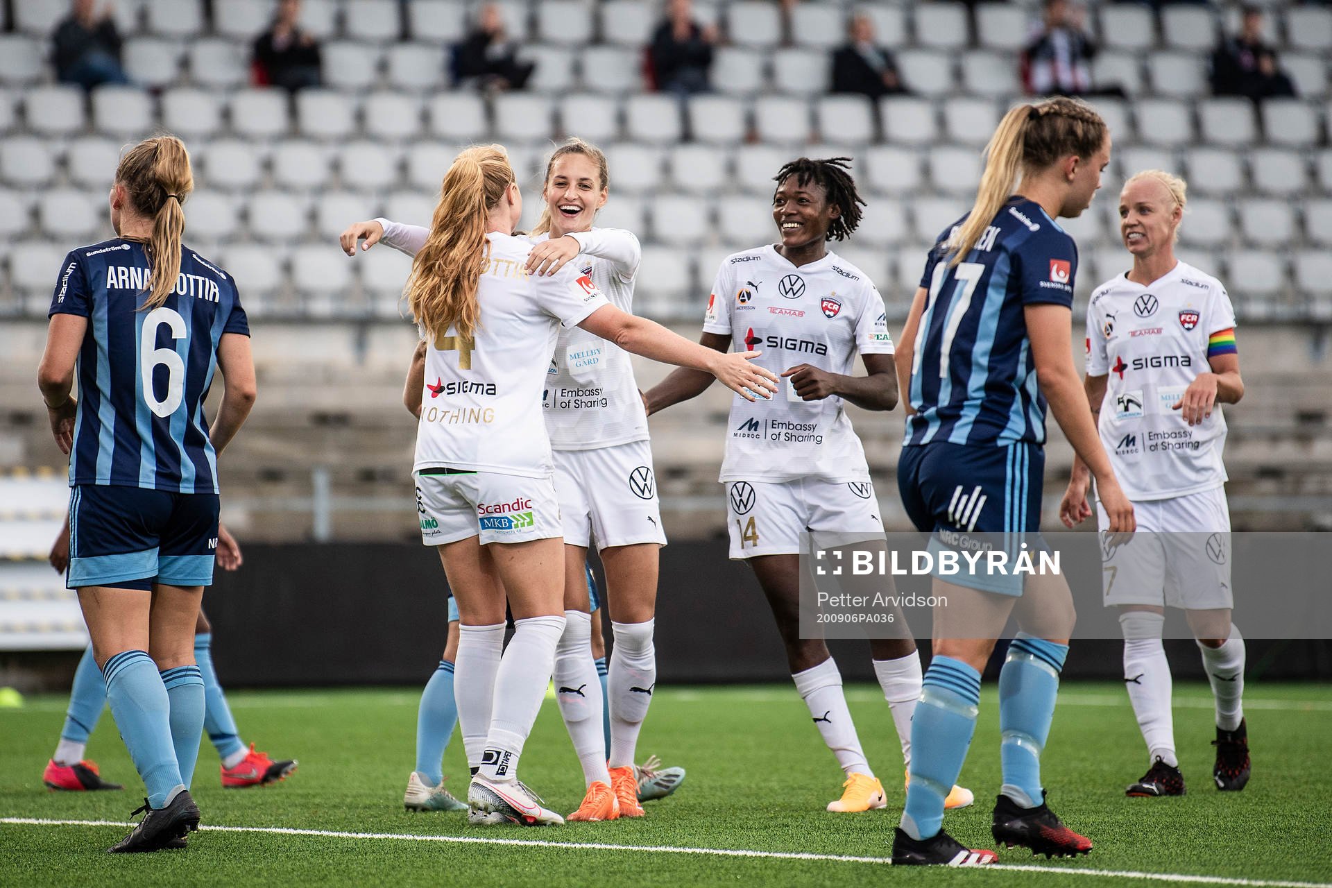 Rosengårds Nathalie Björn och Anam Imo jublar med Glodis