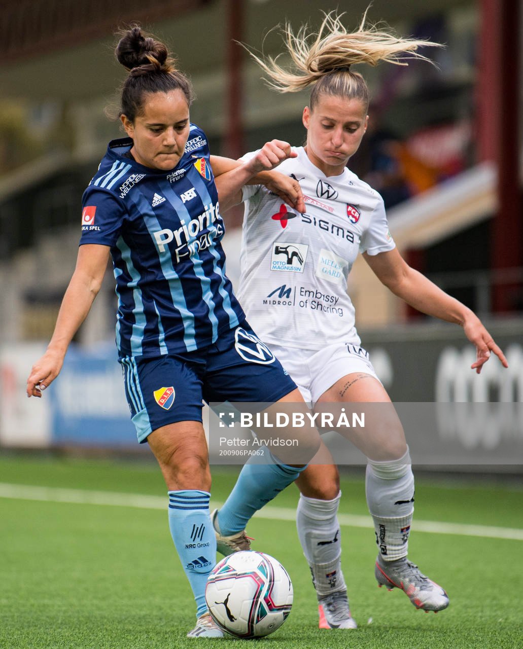 Djurgårdens Malin Diaz och Rosengårds Jelena Cankovic