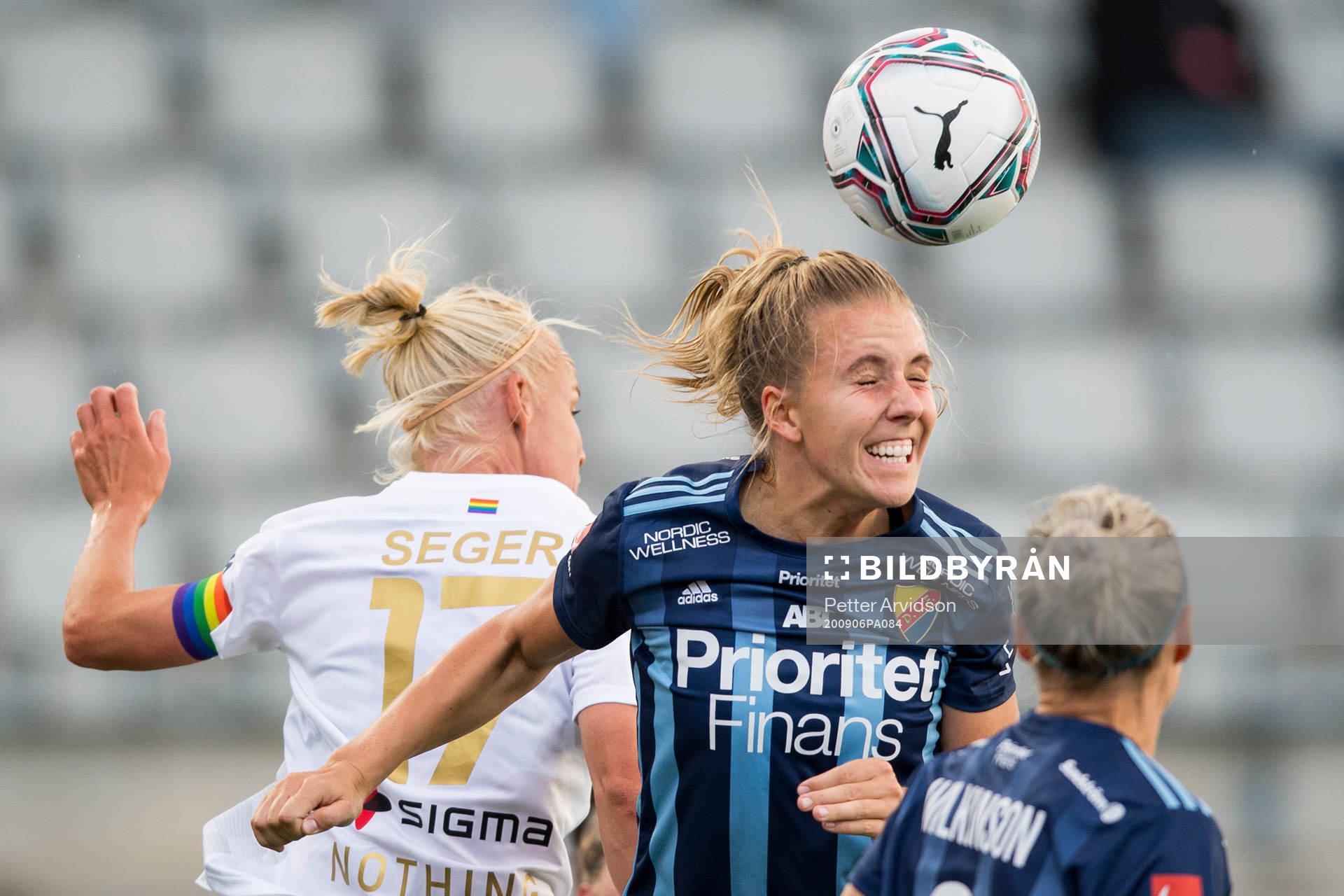 Djurgårdens Gudrun Arnadottir och Rosengårds Caroline