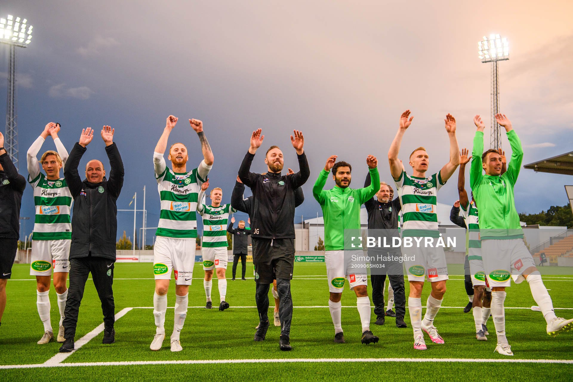 Västerås spelare och ledare jublar
