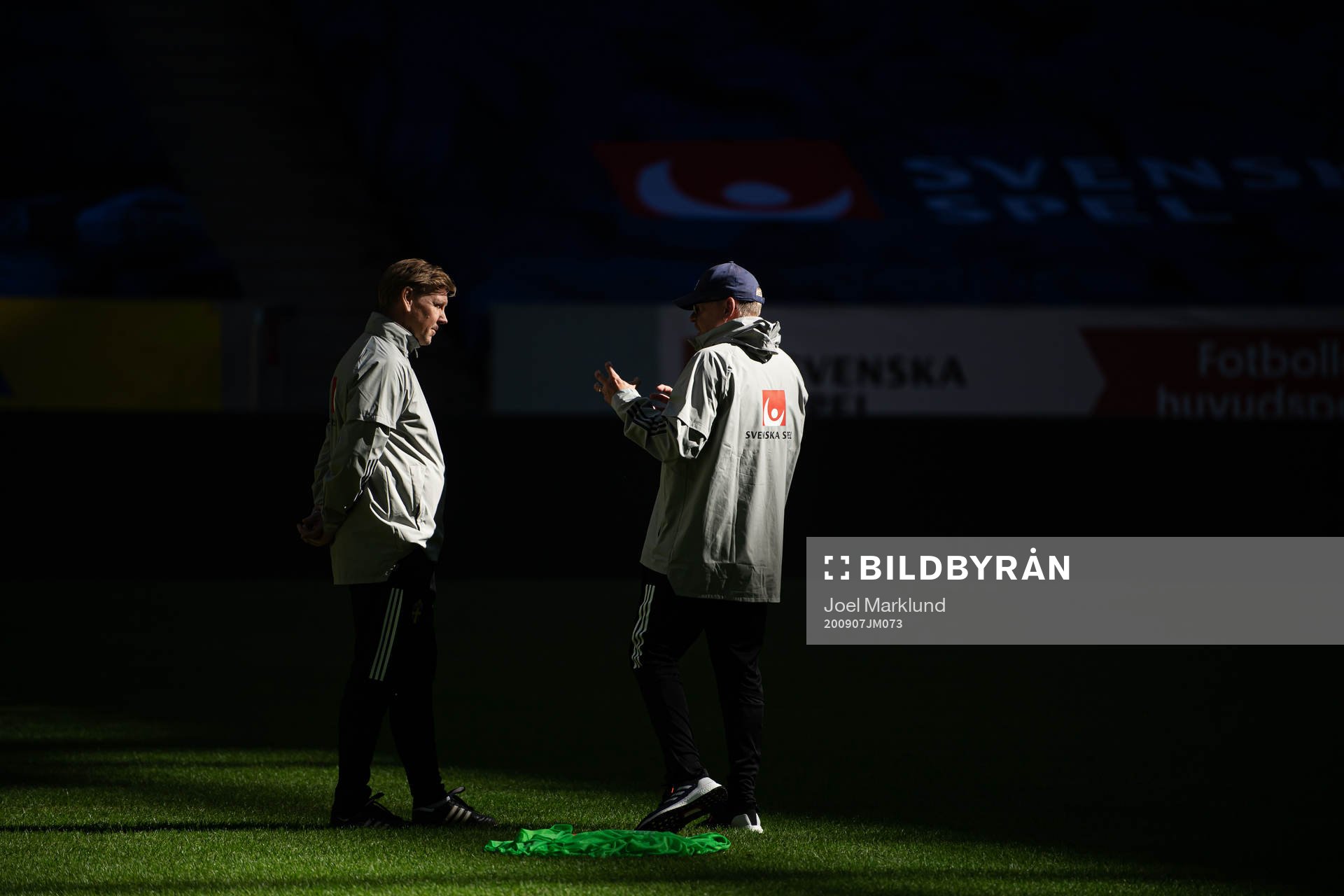 Assistant coach Peter Wettergren and head coach Janne