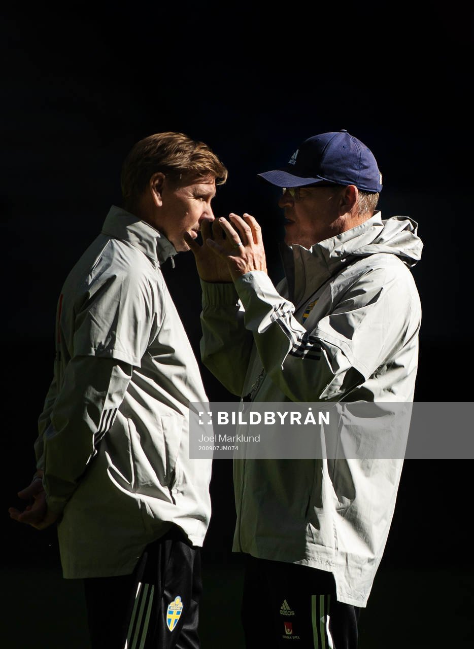 Assistant coach Peter Wettergren and head coach Janne