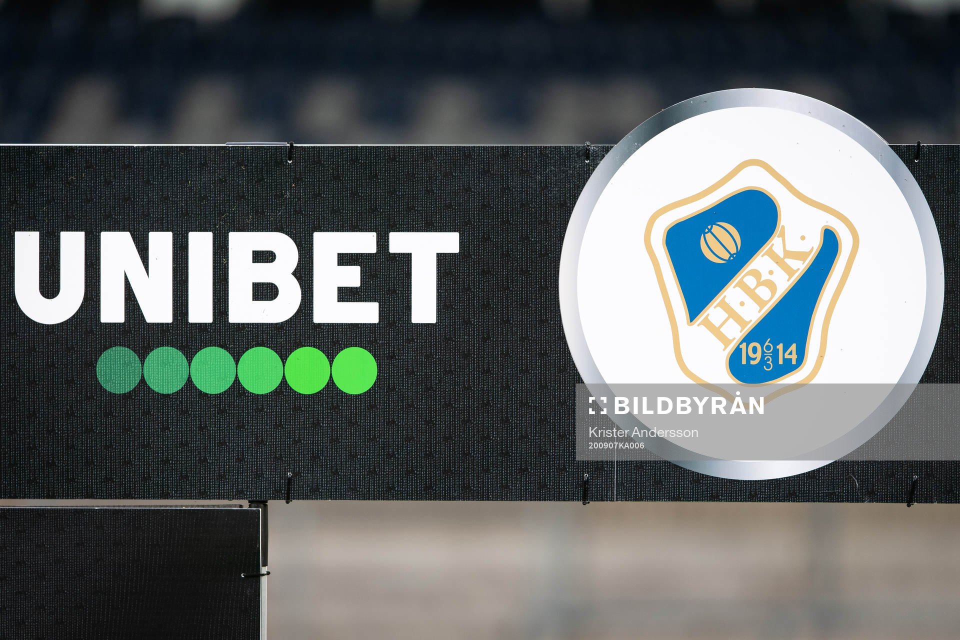 Unibet och HBK logo före fotbollsmatchen i Superettan