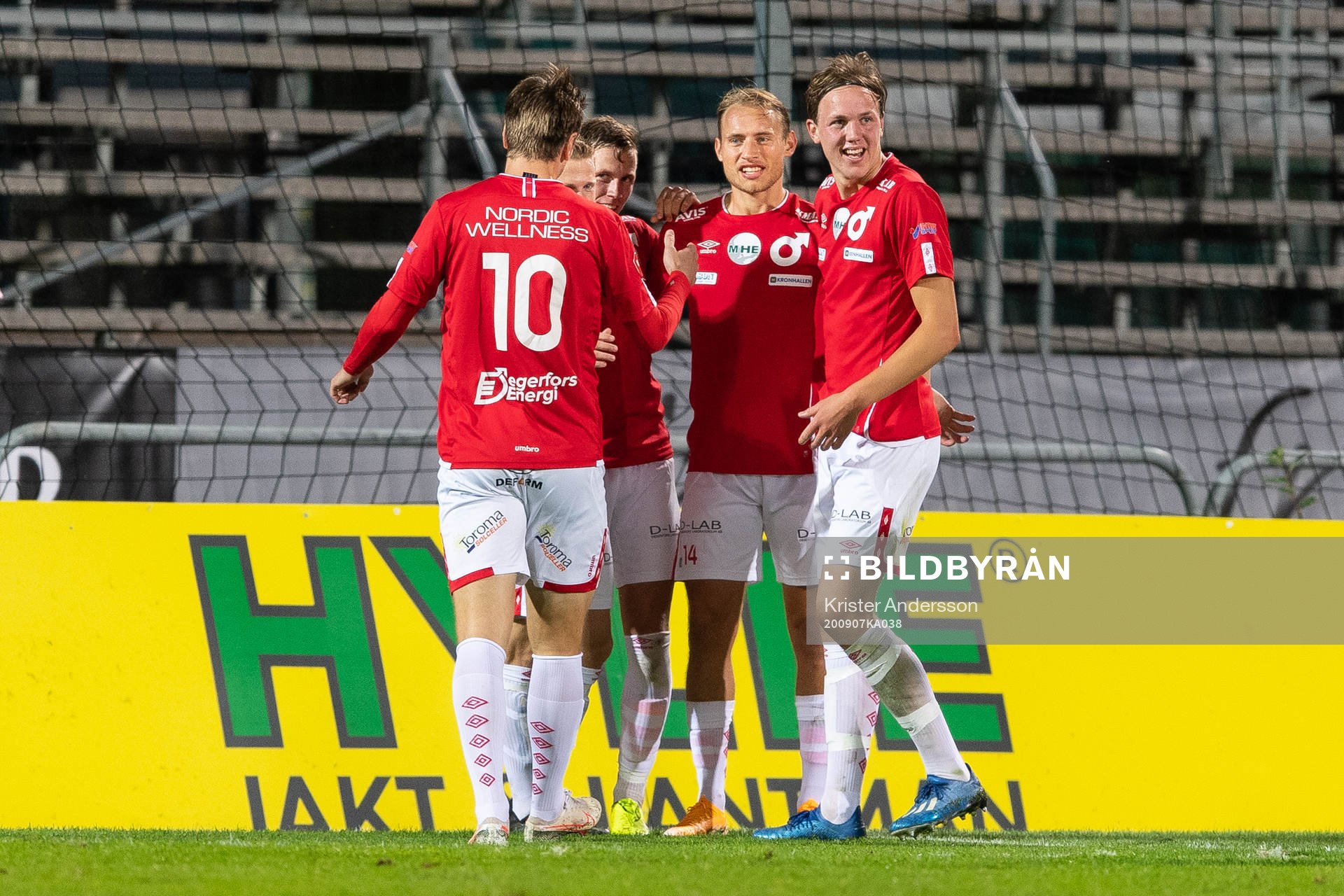 Degerfors spelare jublar