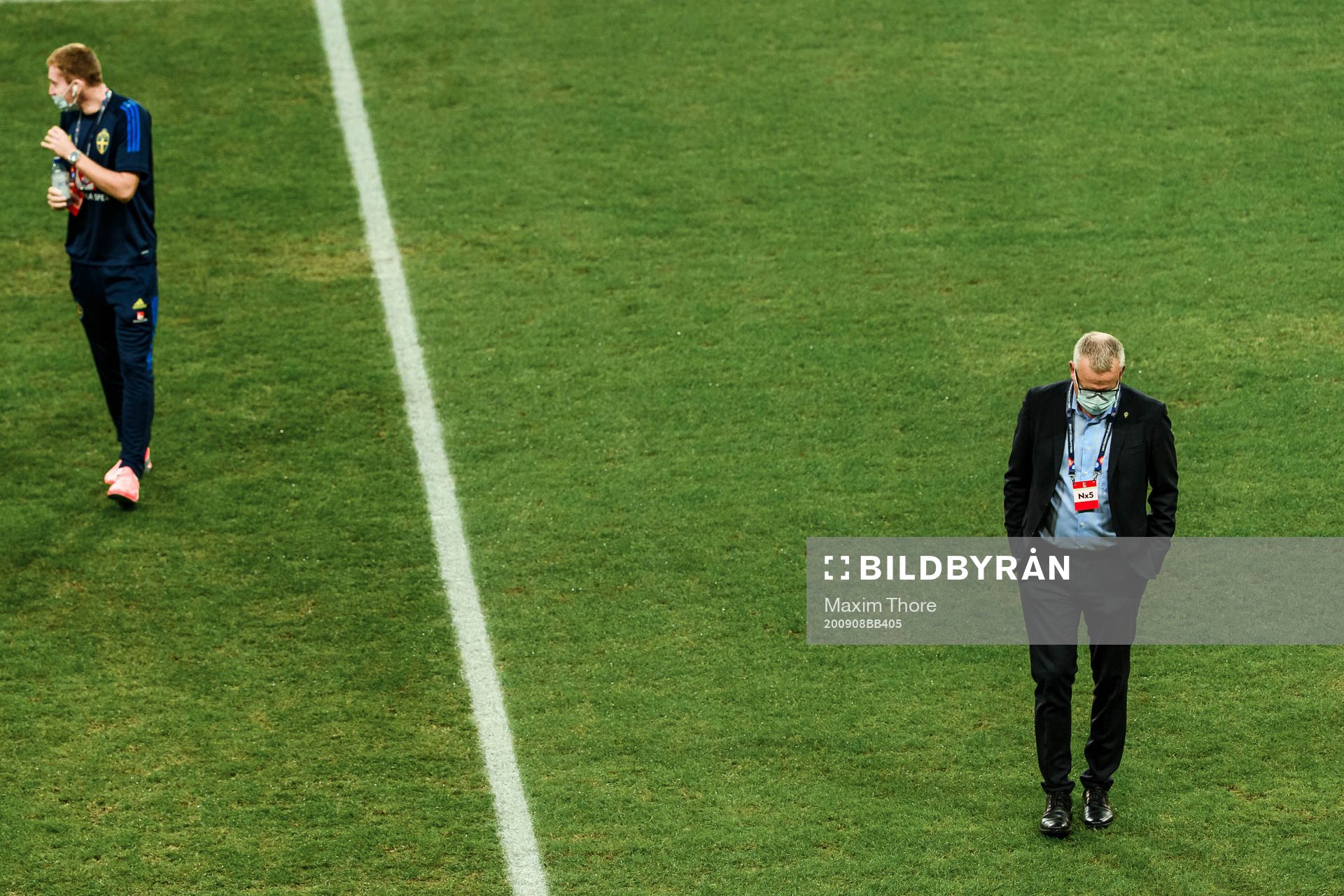 Dejan Kulusevski and head coach Janne Andersson of Sweden