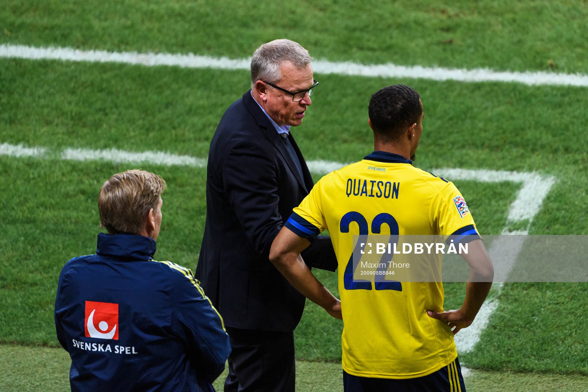 Head coach Janne Andersson and Robin Quaison of Sweden
